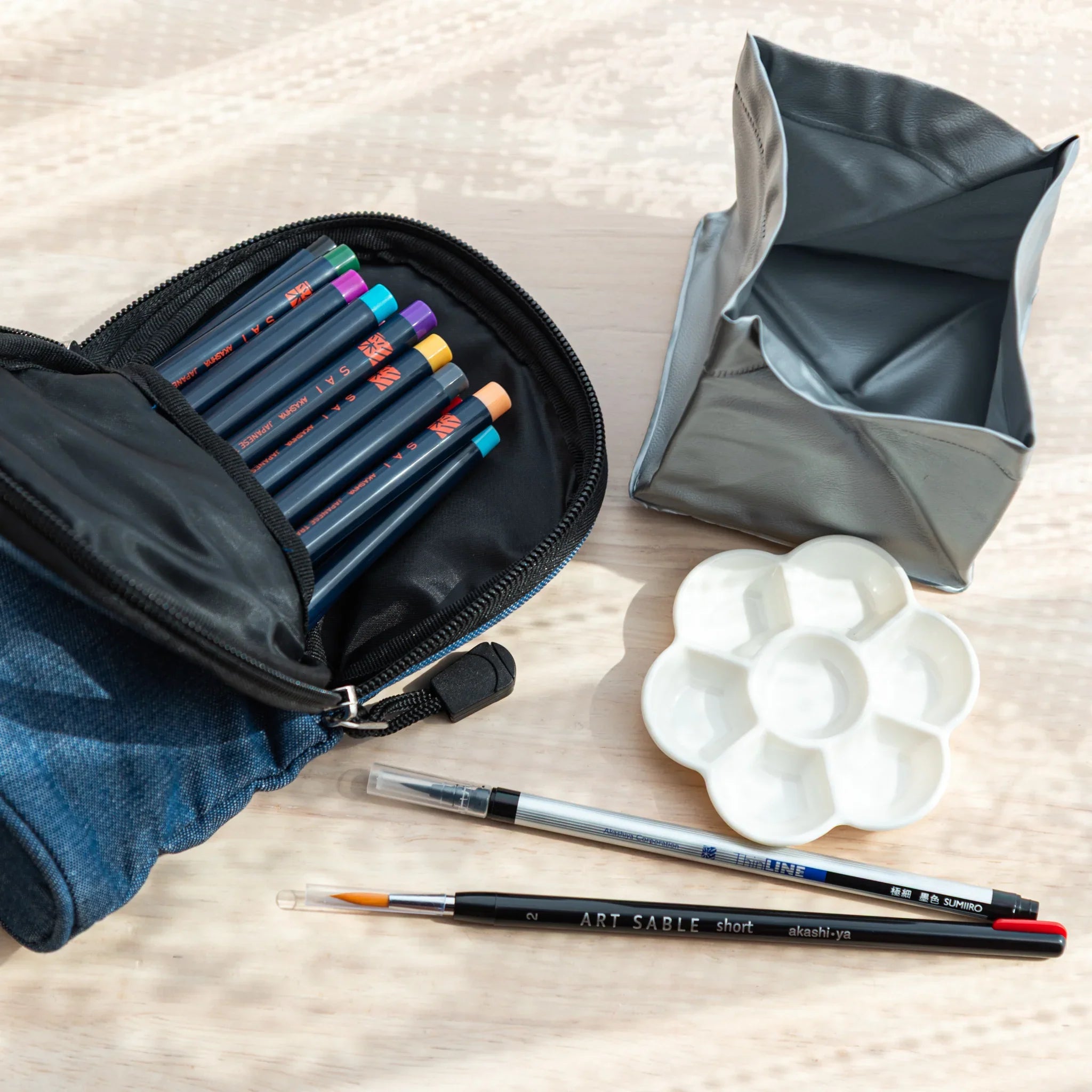 Plastic folding water cup with compact design for portable watercolor painting on-the-go art creation