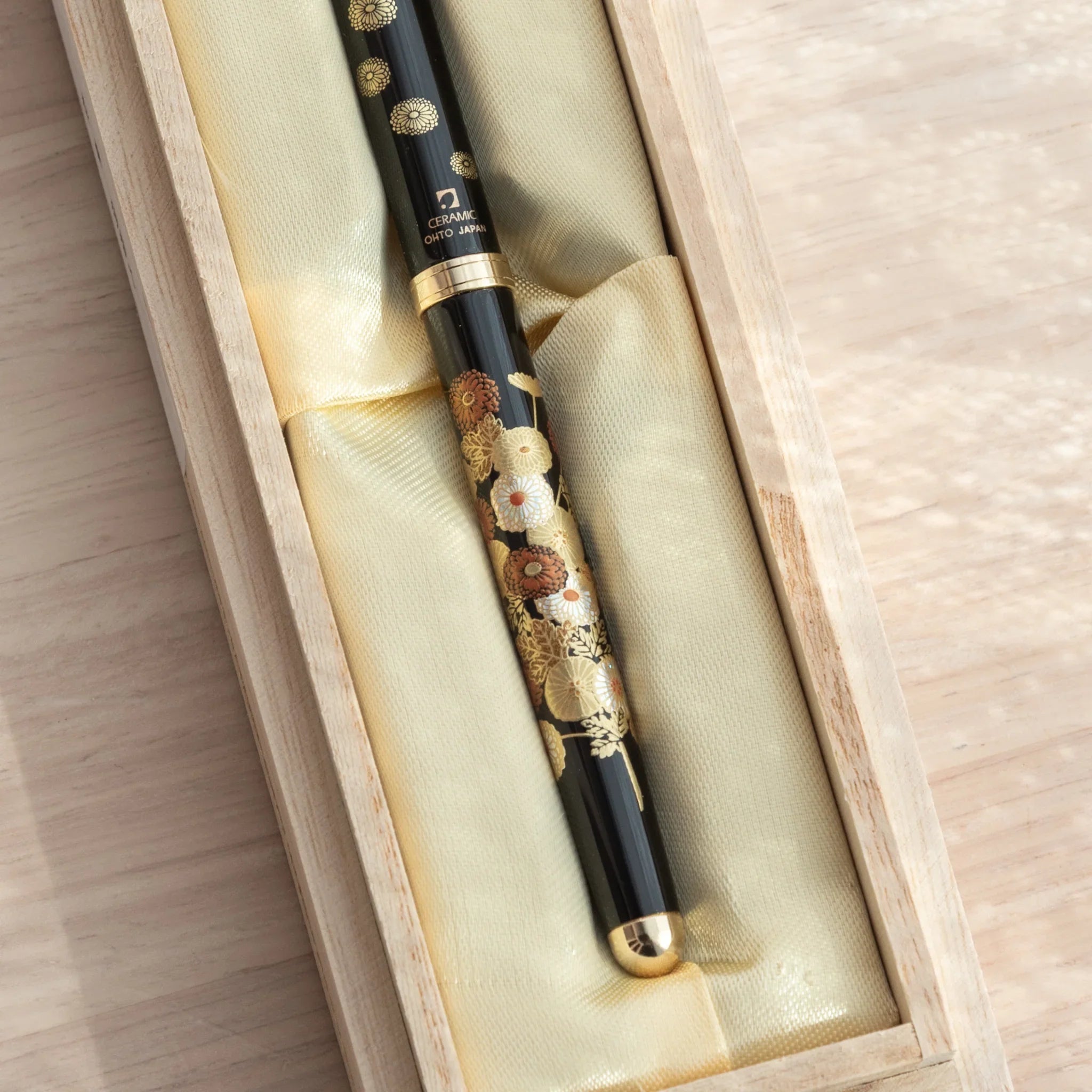 Traditional Japanese Yamanaka ballpoint pen features autumn flowers and seasonal botanical artwork made
