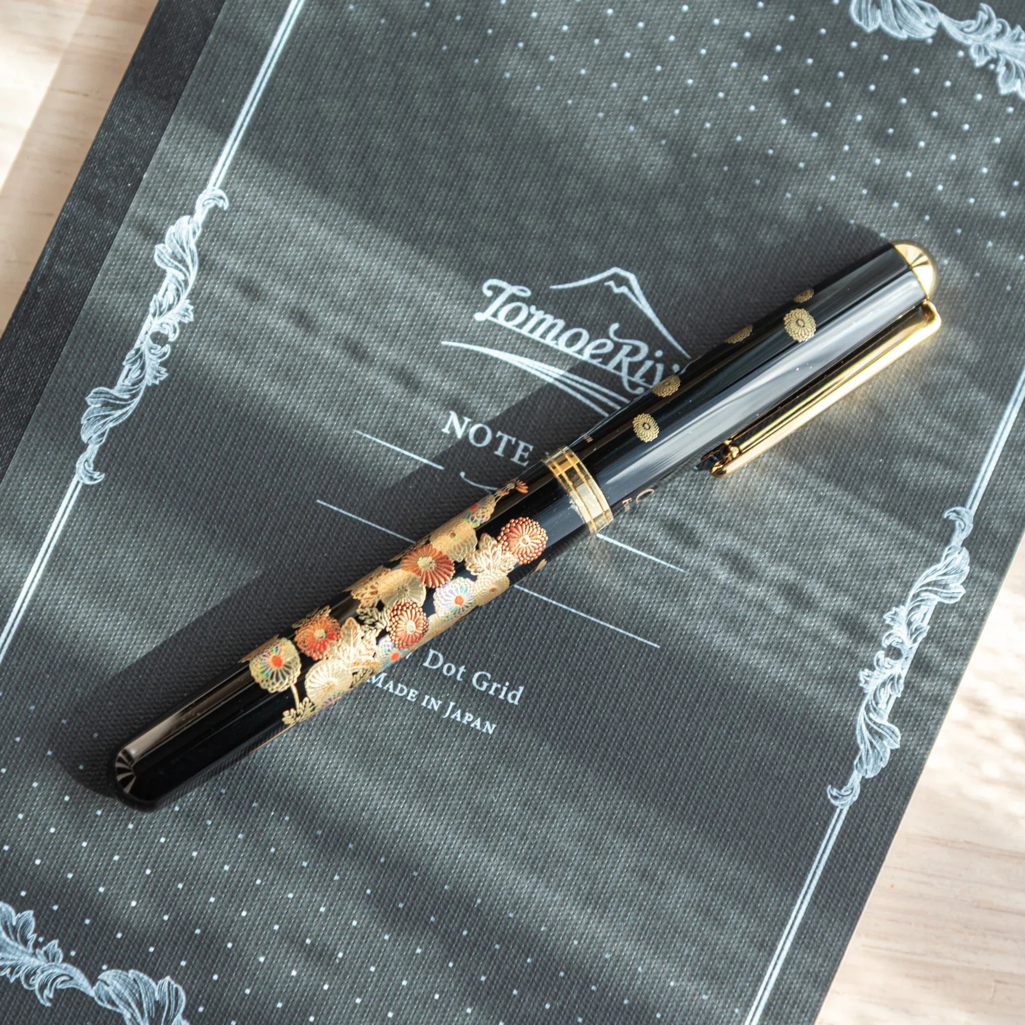 Hand-turned Yamanaka wooden fountain pen features red-gold autumn flowers and maple leaves lacquer made