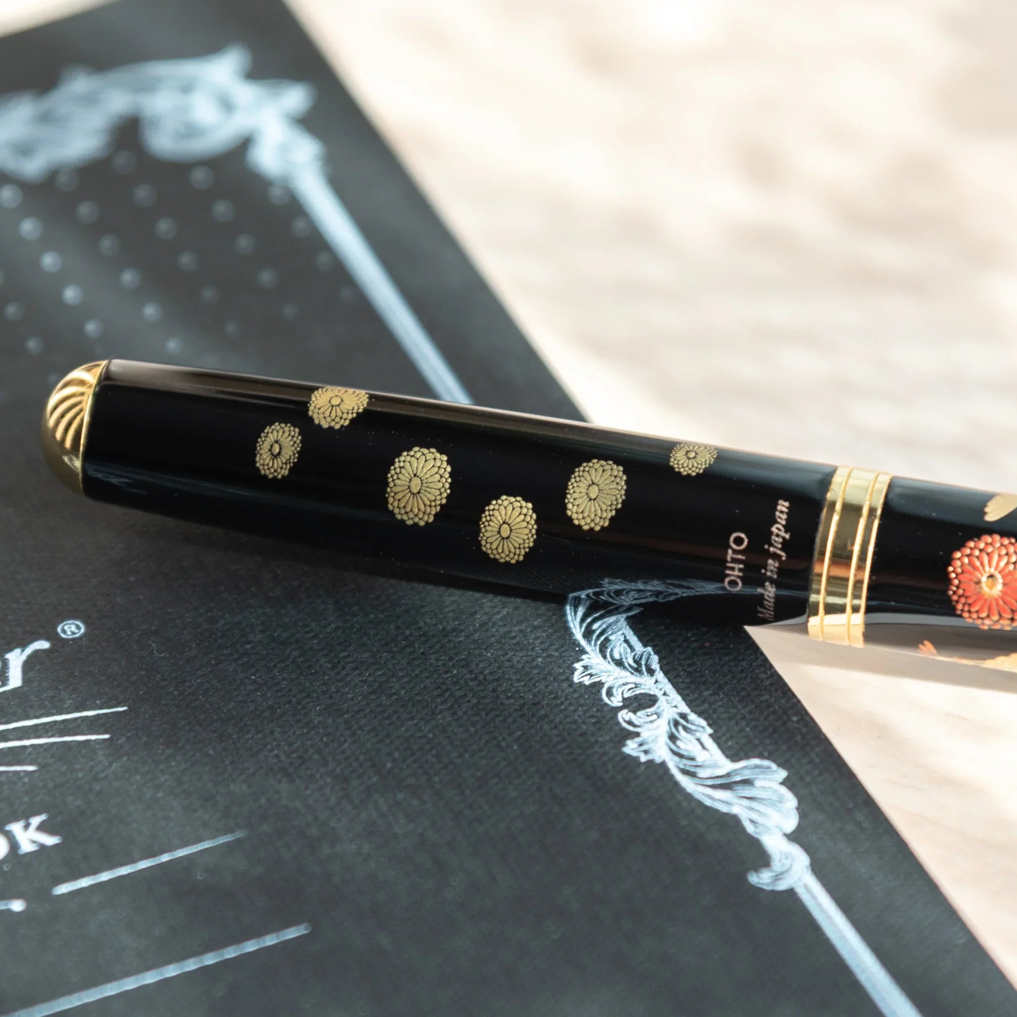 Traditional Yamanaka lacquered fountain pen depicts seasonal autumn botanical garden composition for writing