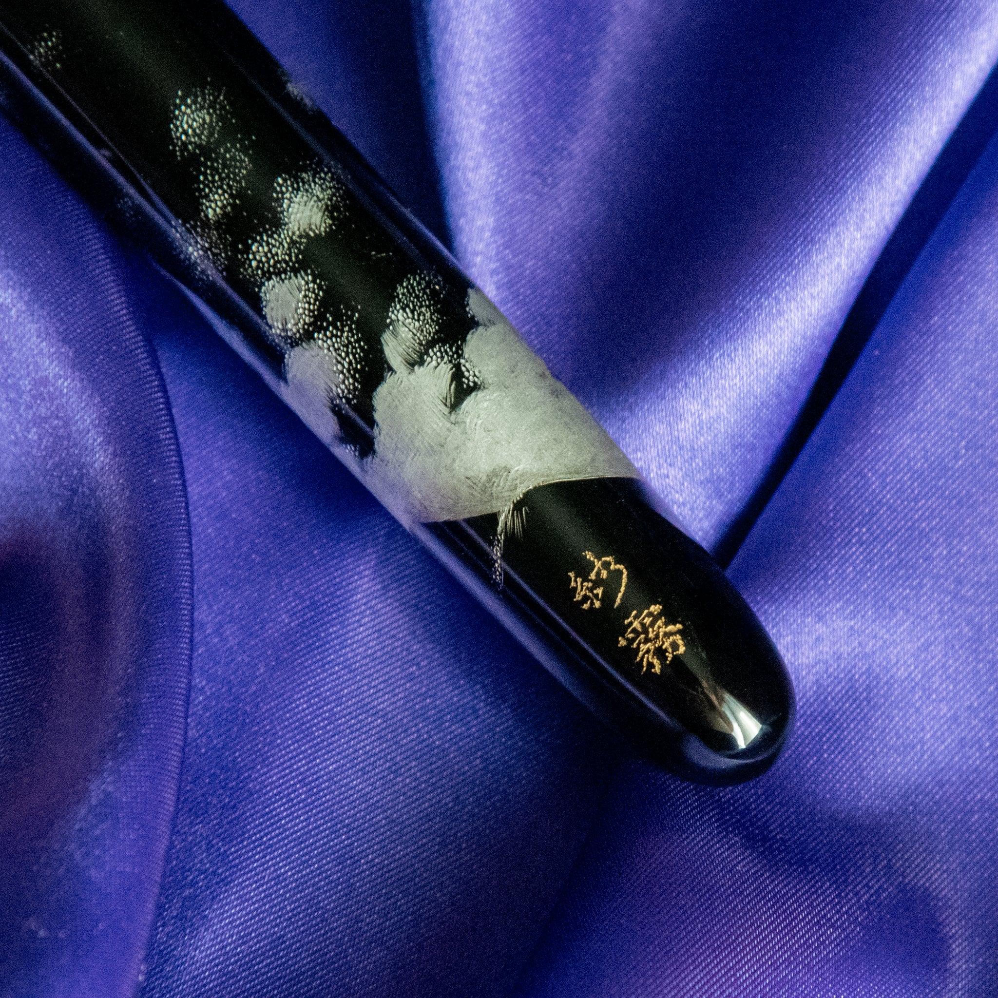 Gift set presentation of Chinkin Hawk fountain pen with accessories and wrapping showing product quality and design details