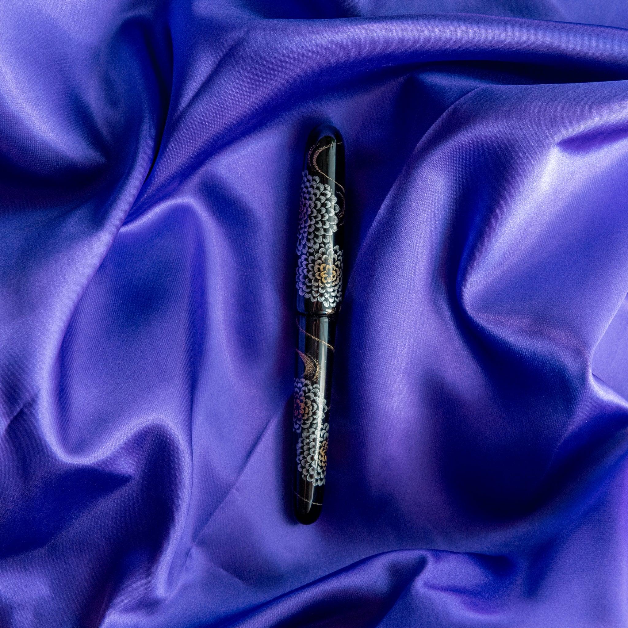 Gift presentation of Chinkin Kikusui with complete packaging and presentation materials showing product quality and design