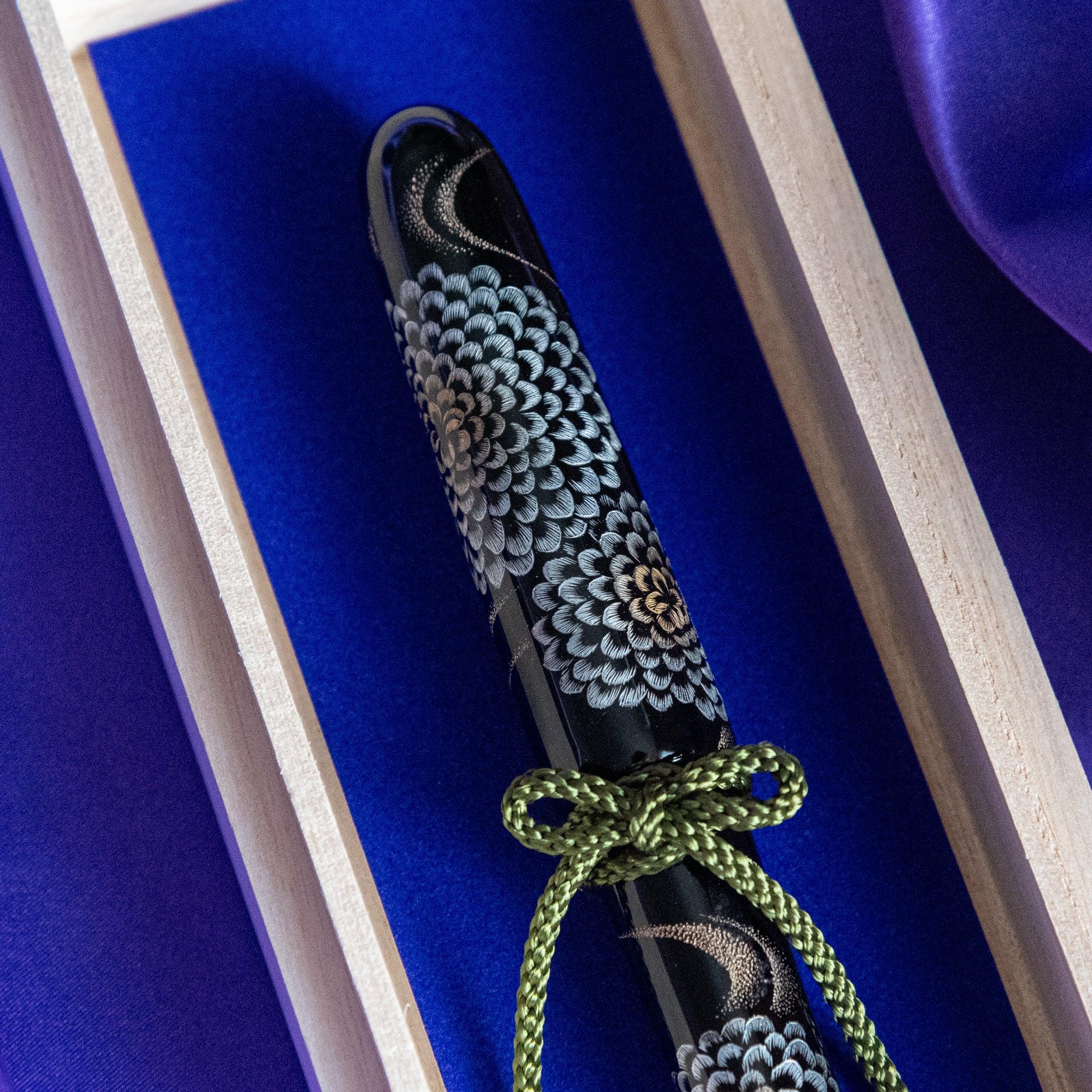 Chinkin Kikusui pen showing gold chrysanthemum chinkin design on black lacquer showing product quality and design details