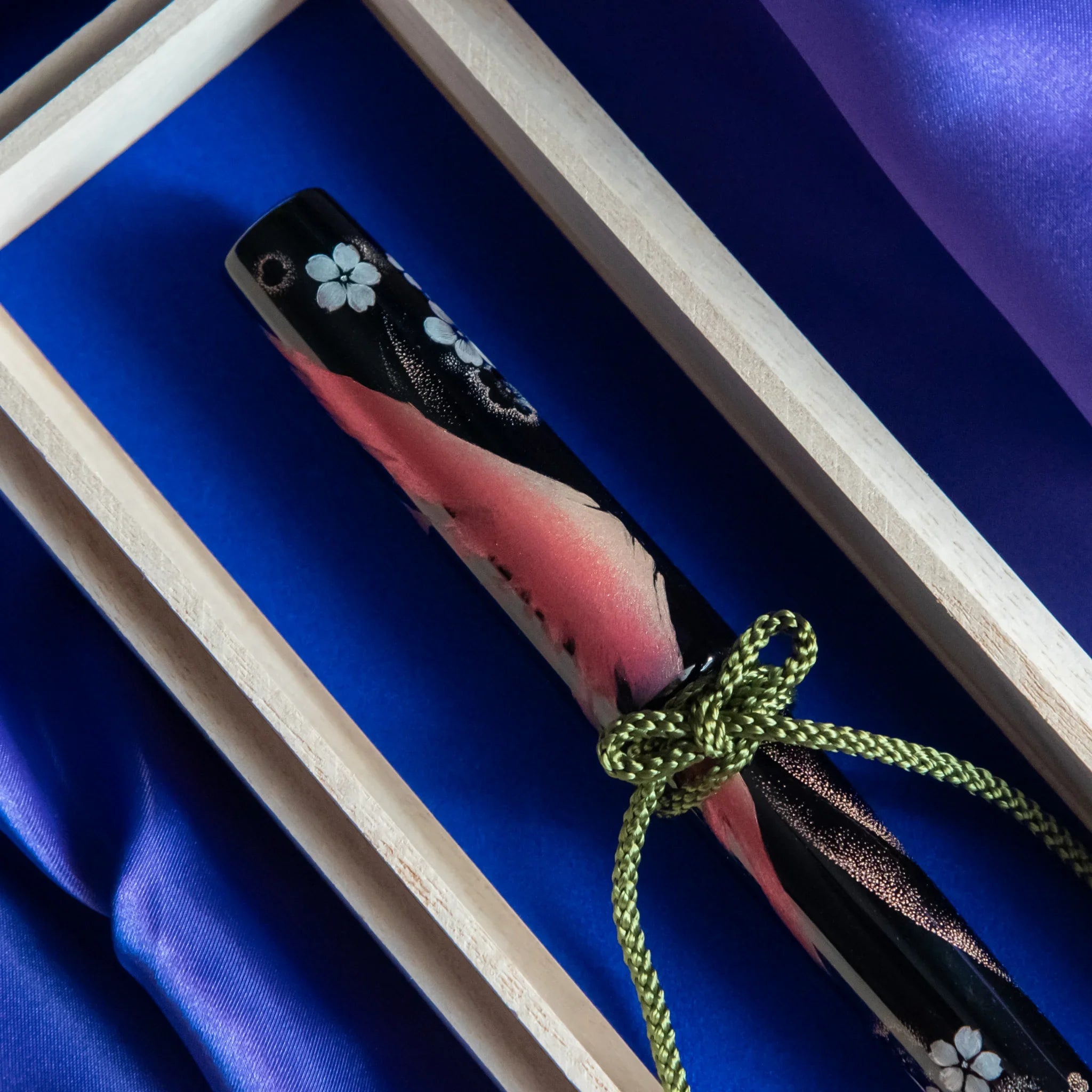 Chinkin Sakura and Fuji pen showing gold sakura and mountain chinkin design showing product quality and design details