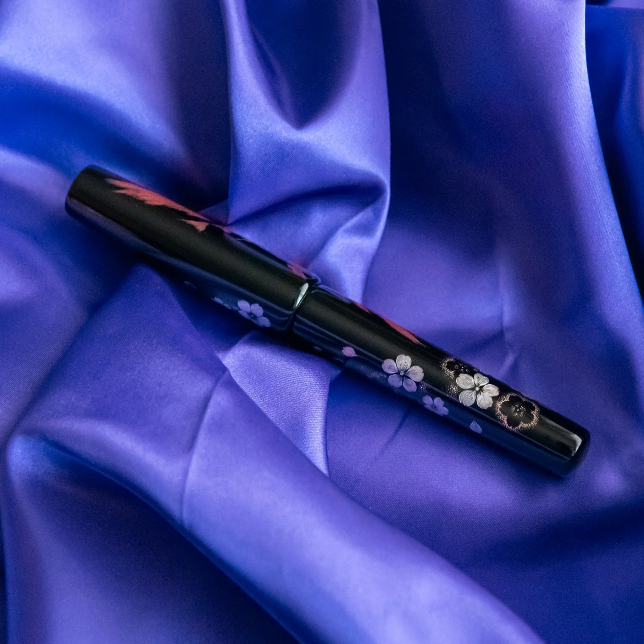 Chinkin Sakura and Fuji pen displayed showing full barrel and design composition showing product quality and design details