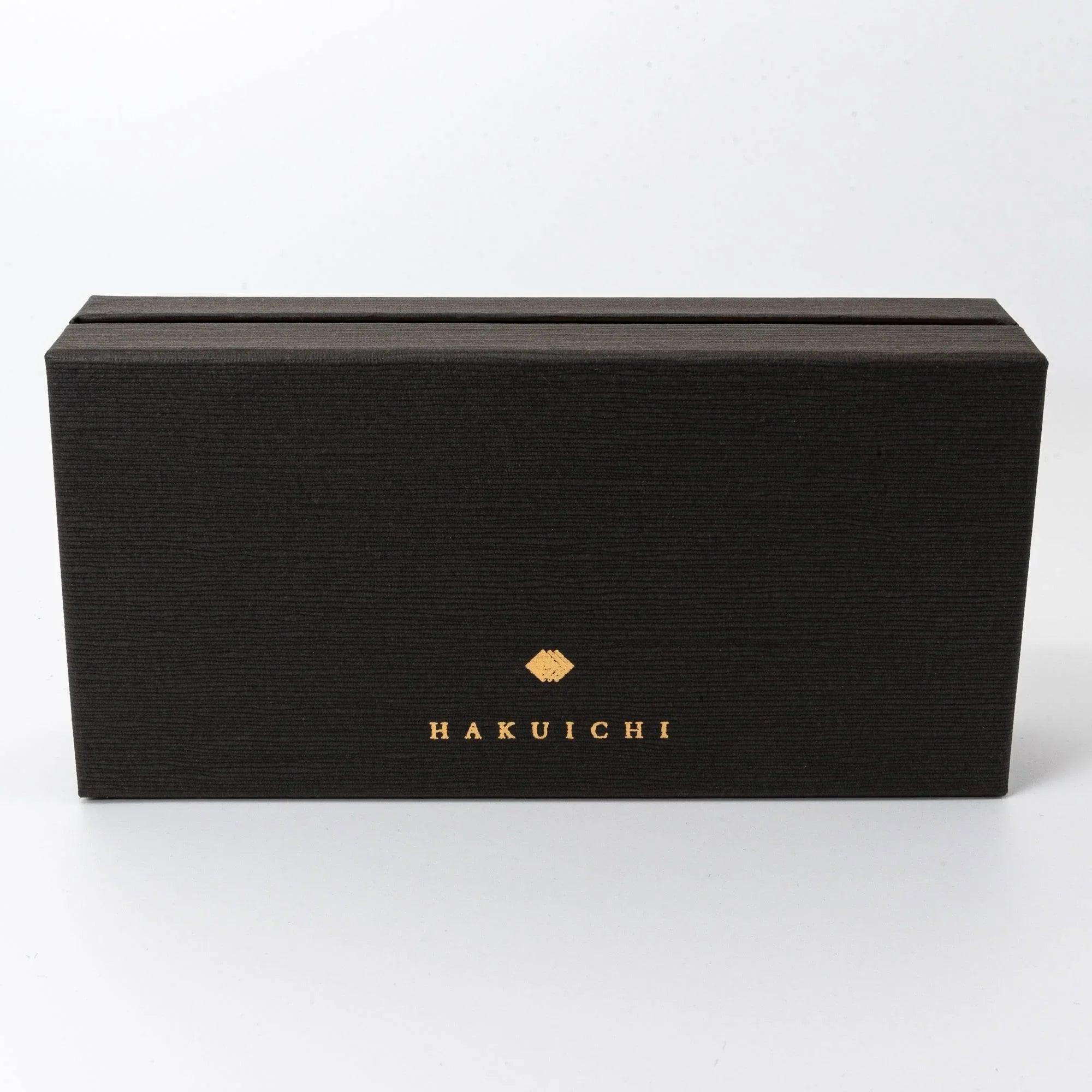 Capped wine red fountain pen with intricate gold crackle pattern on Japanese lacquer, product display shot