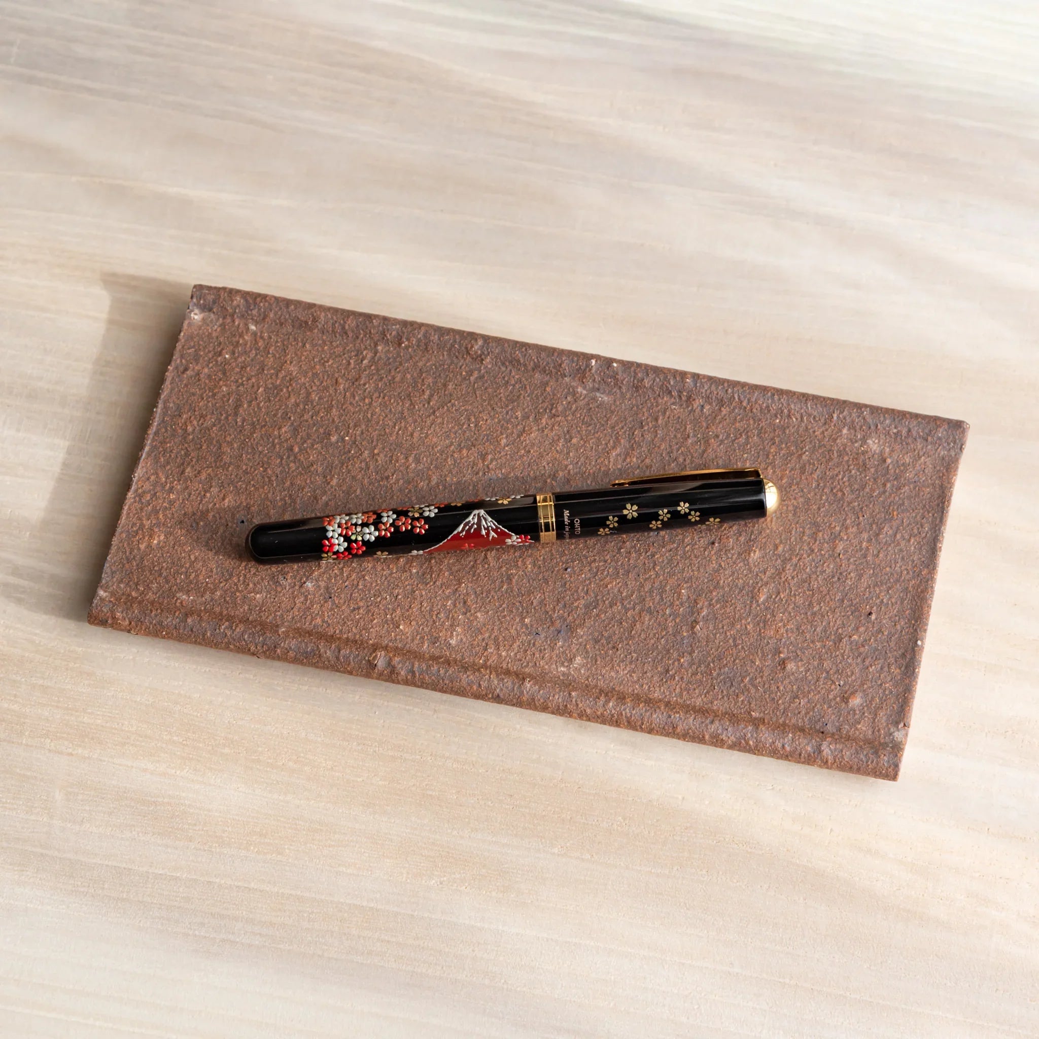 Echizen Kawara yakishime clay ceramic pen tray with four slots shown in composition detail in detailed composition