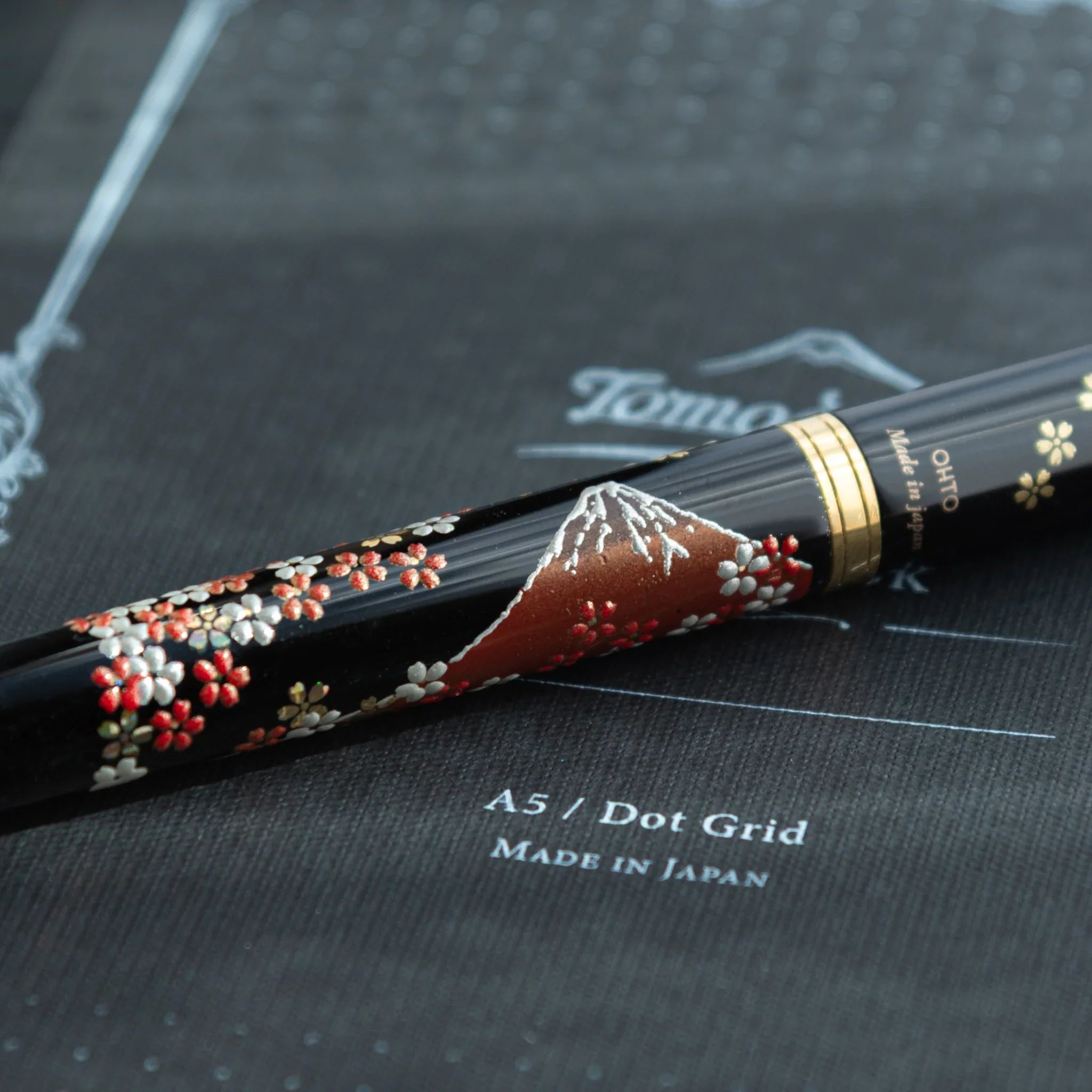 Traditional Yamanaka lacquered fountain pen depicts Mount Fuji with spring sakura blossoms for writing