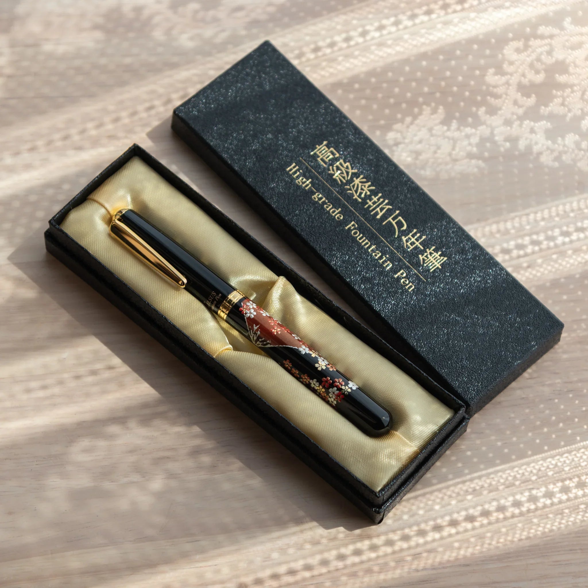 Yamanaka lacquer fountain pen displays hand-painted fuji and sakura in warm lacquer color tones for writing