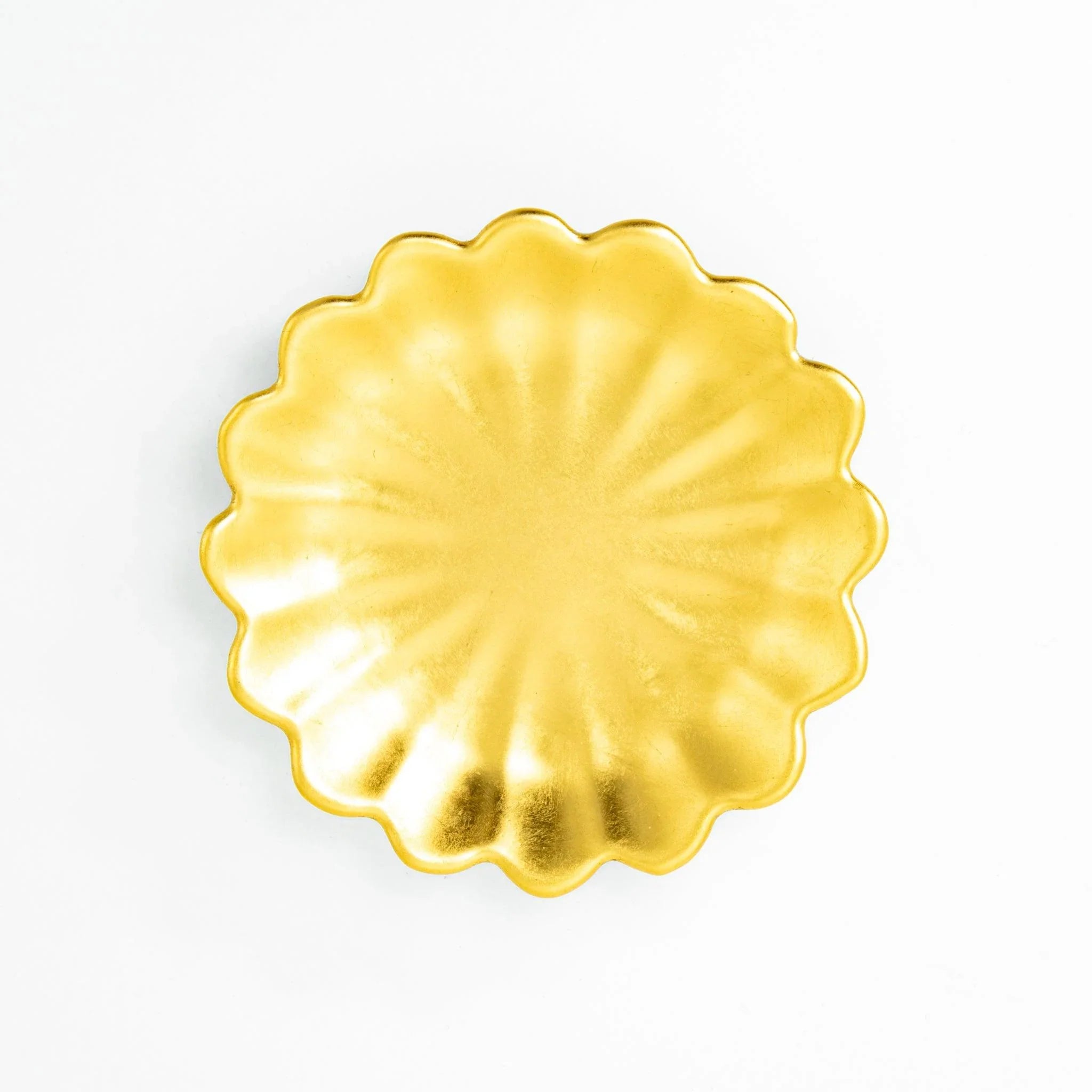 Gold leaf chrysanthemum pen holder close view with delicate chrysanthemum flowers and gold leaf, traditional lacquer