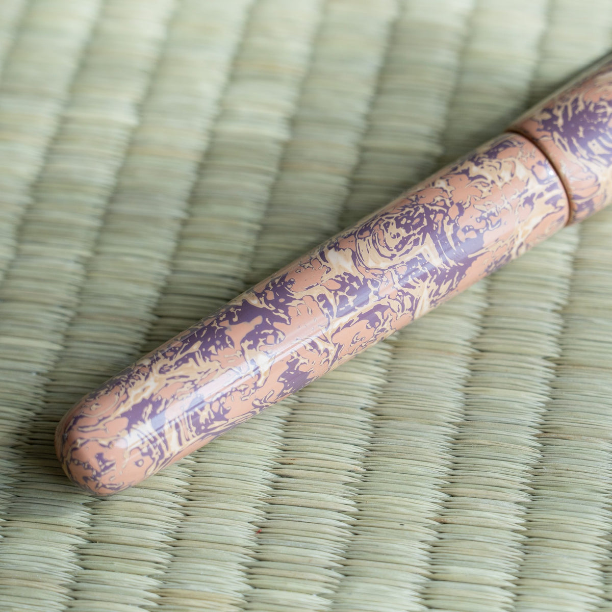 Close-up of the Hanagasumi barrel end, pink, cream and purple urushi with a rounded tip