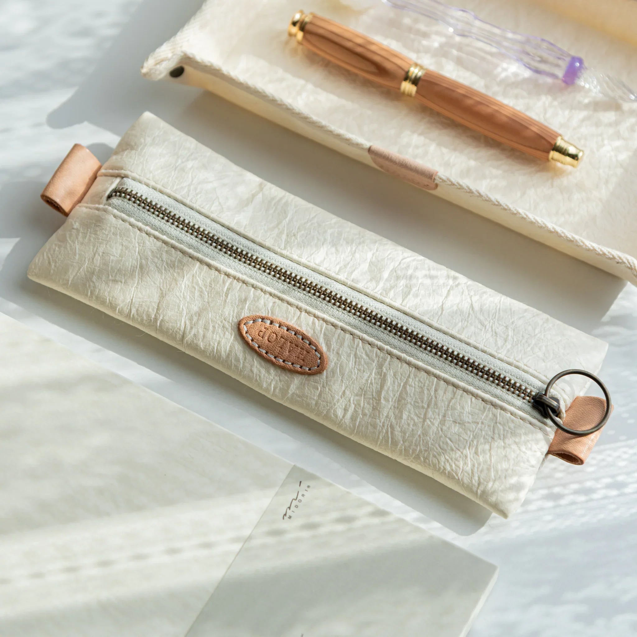 White Japanese Pen Case made of Sugihara Washi displayed with two Japanese Fountain Pens in matching white tray.