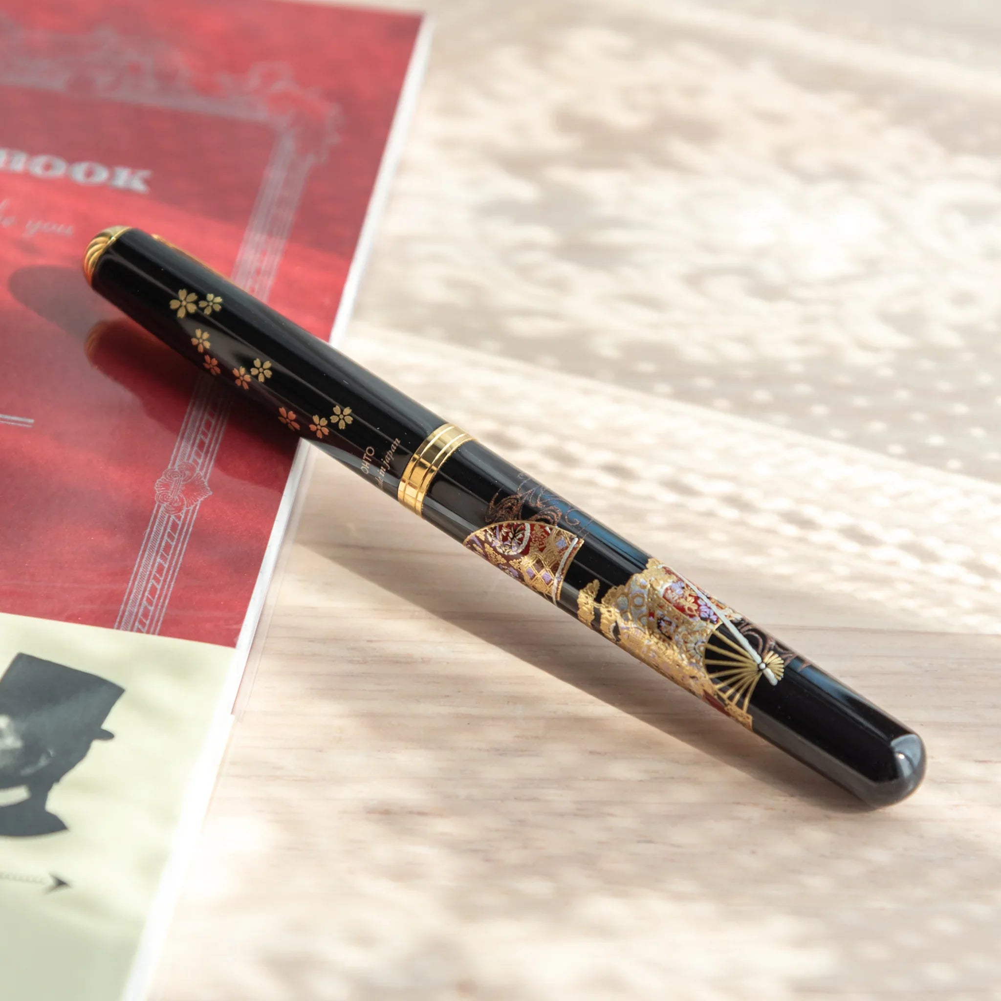 Japanese Yamanaka lacquer fountain pen features Kyoto-inspired traditional artistic motif design for writing