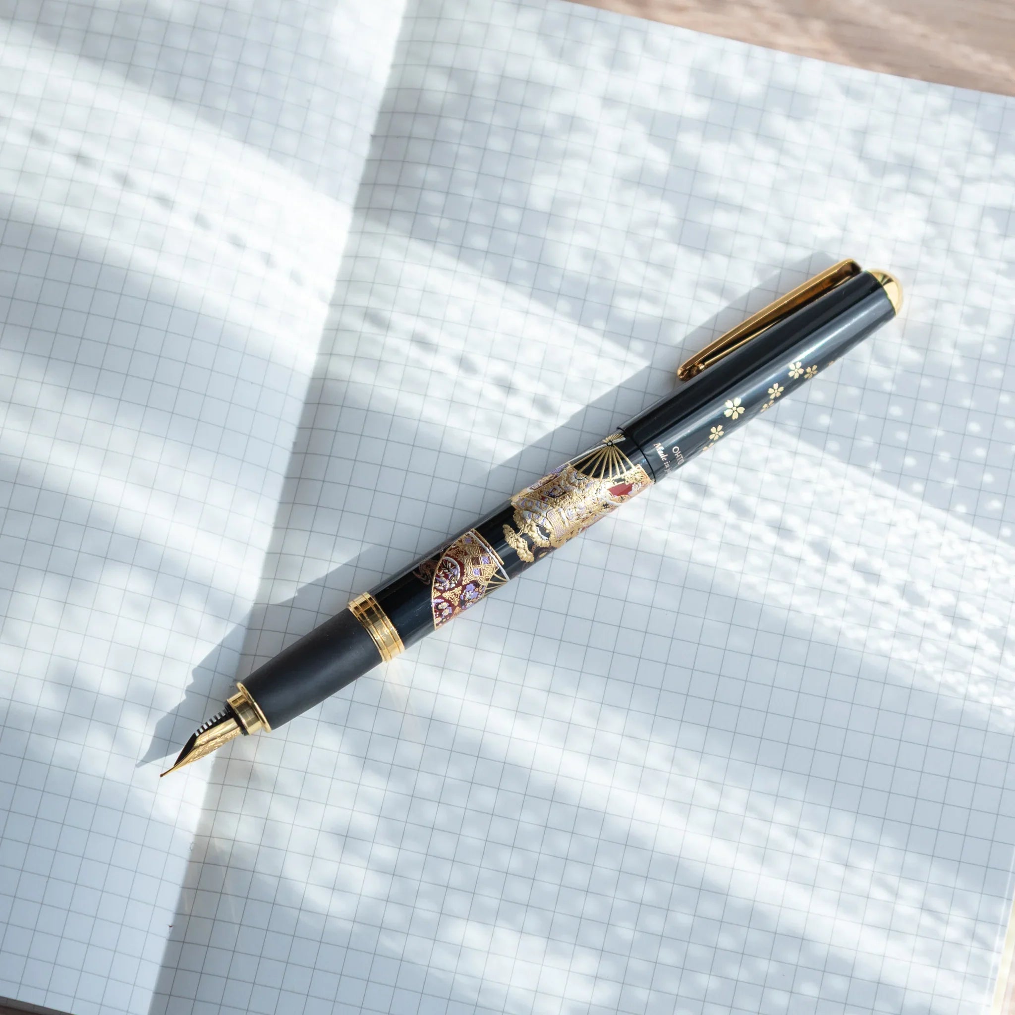 Yamanaka made fountain pen displays Kyoto-inspired traditional artwork and gold detail for writing, Japan lacquer pen