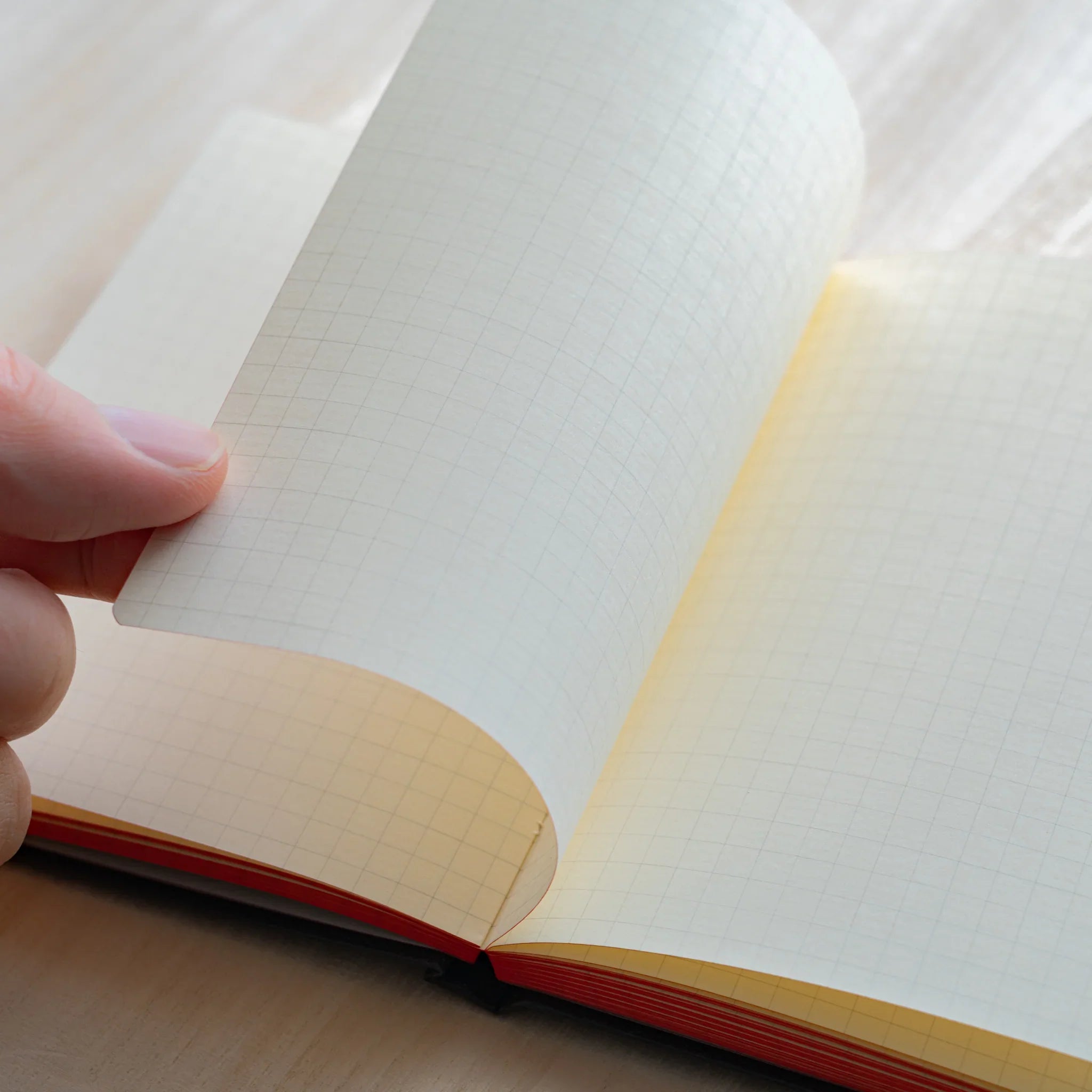 Life Noble A6 hardcover notebook, detailed view quality materials showing closure mechanism, LIFE Japan A6 hardcover notebook