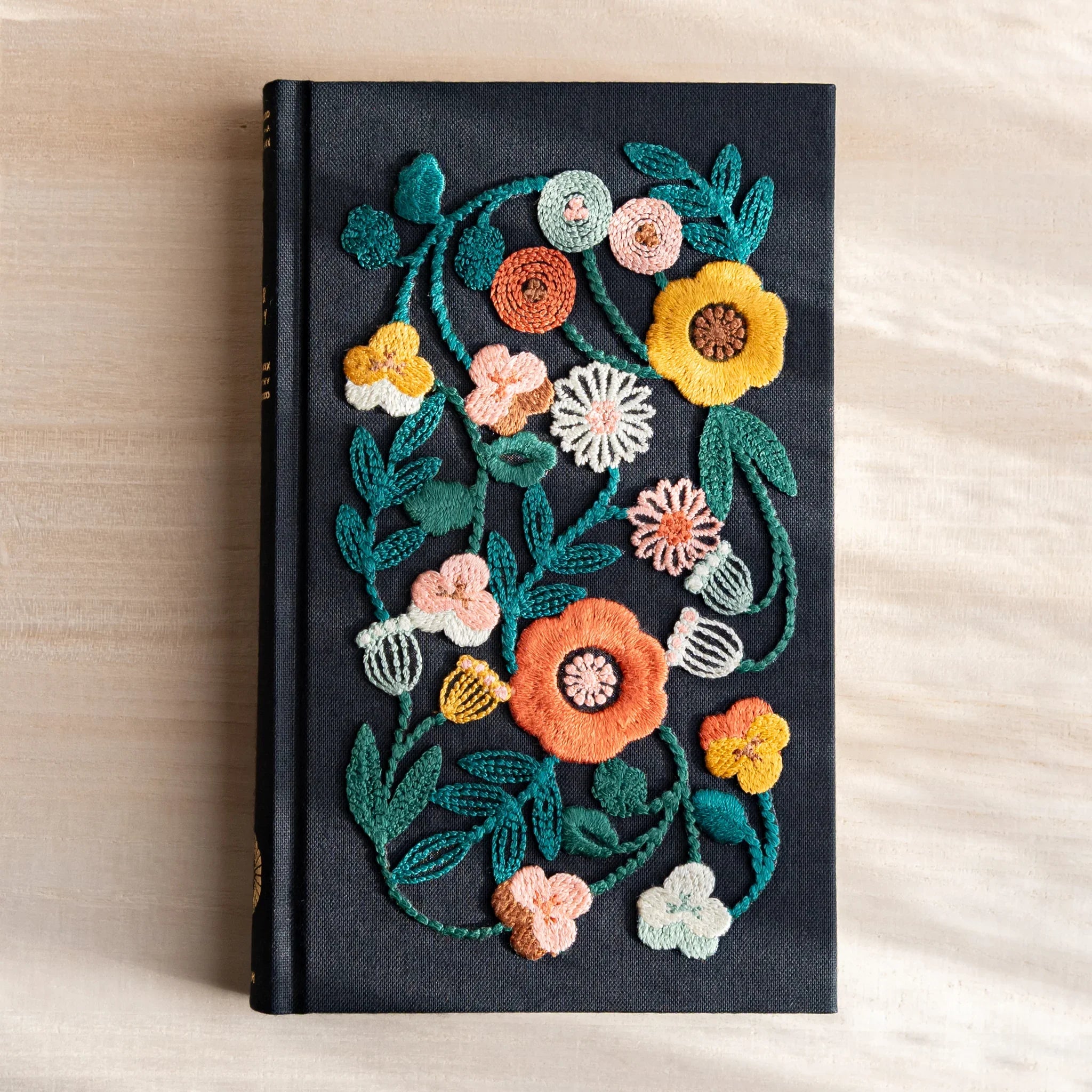 Midori 5-year journal, interior pages showing year divider tabs, stationery item from Japan with quality construction and