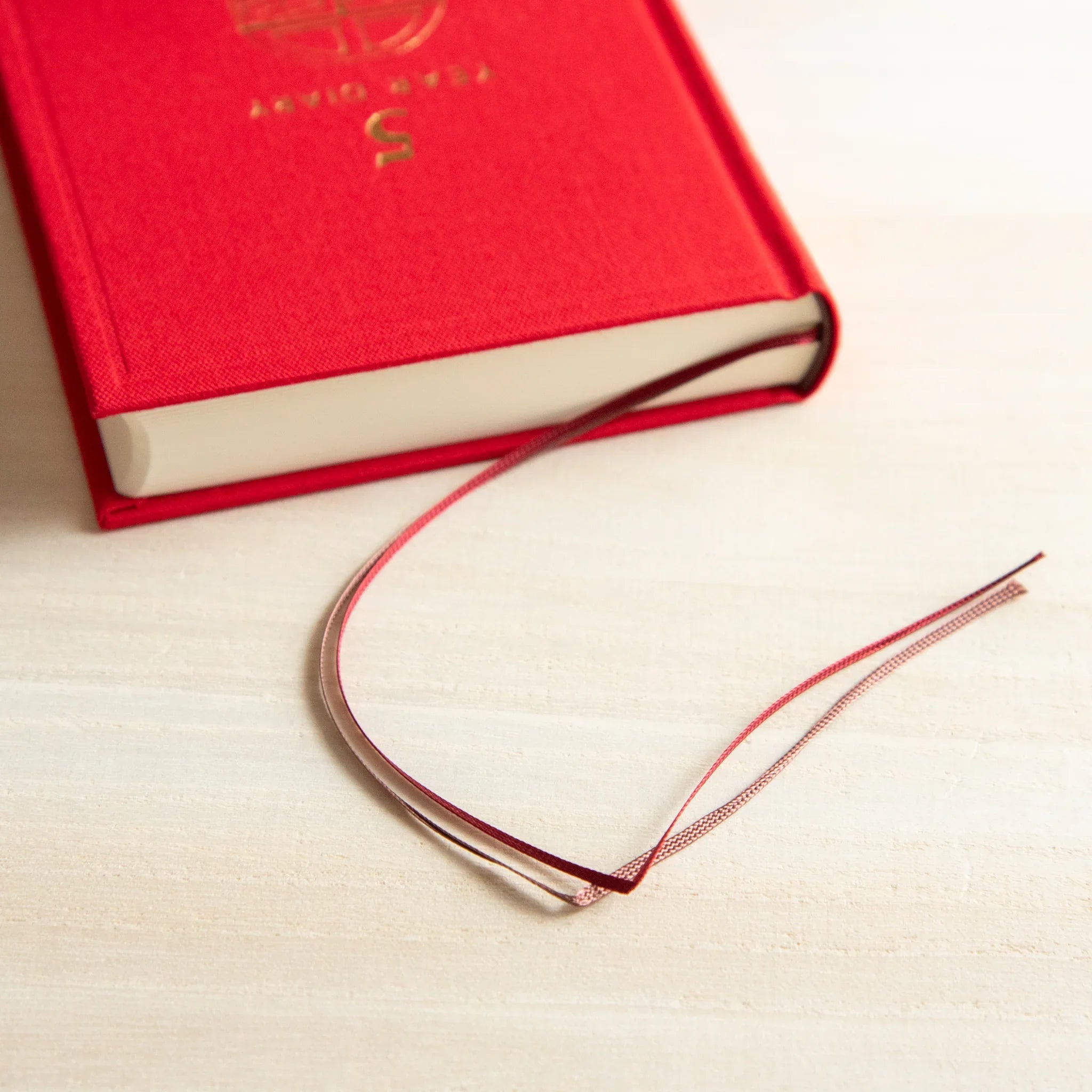 Midori 5-year journal, binding detail showing case construction quality, Japanese stationery product with quality materials