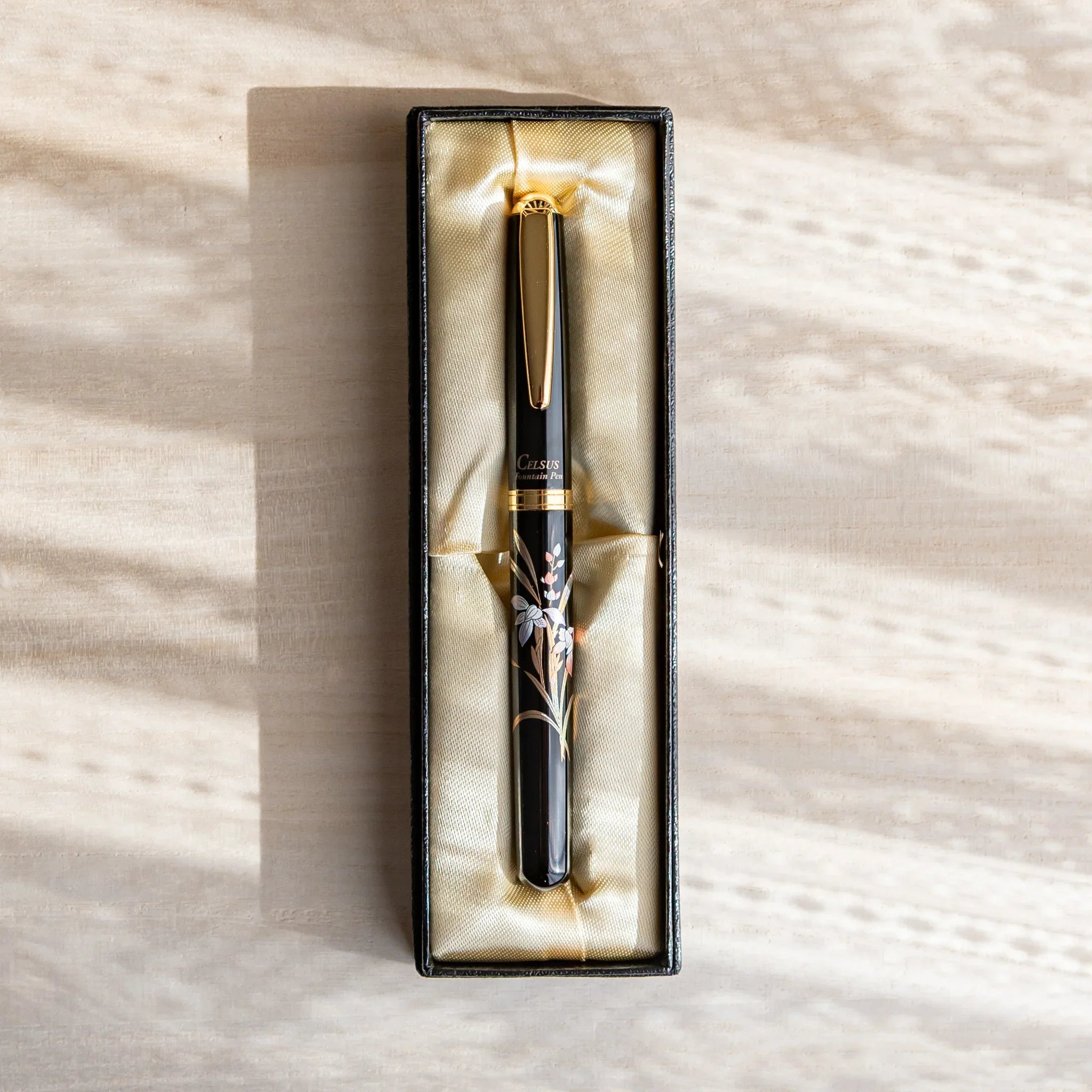Orchid flower Yamanaka fountain pen with lacquer design shown in composition shown view composition product composition view