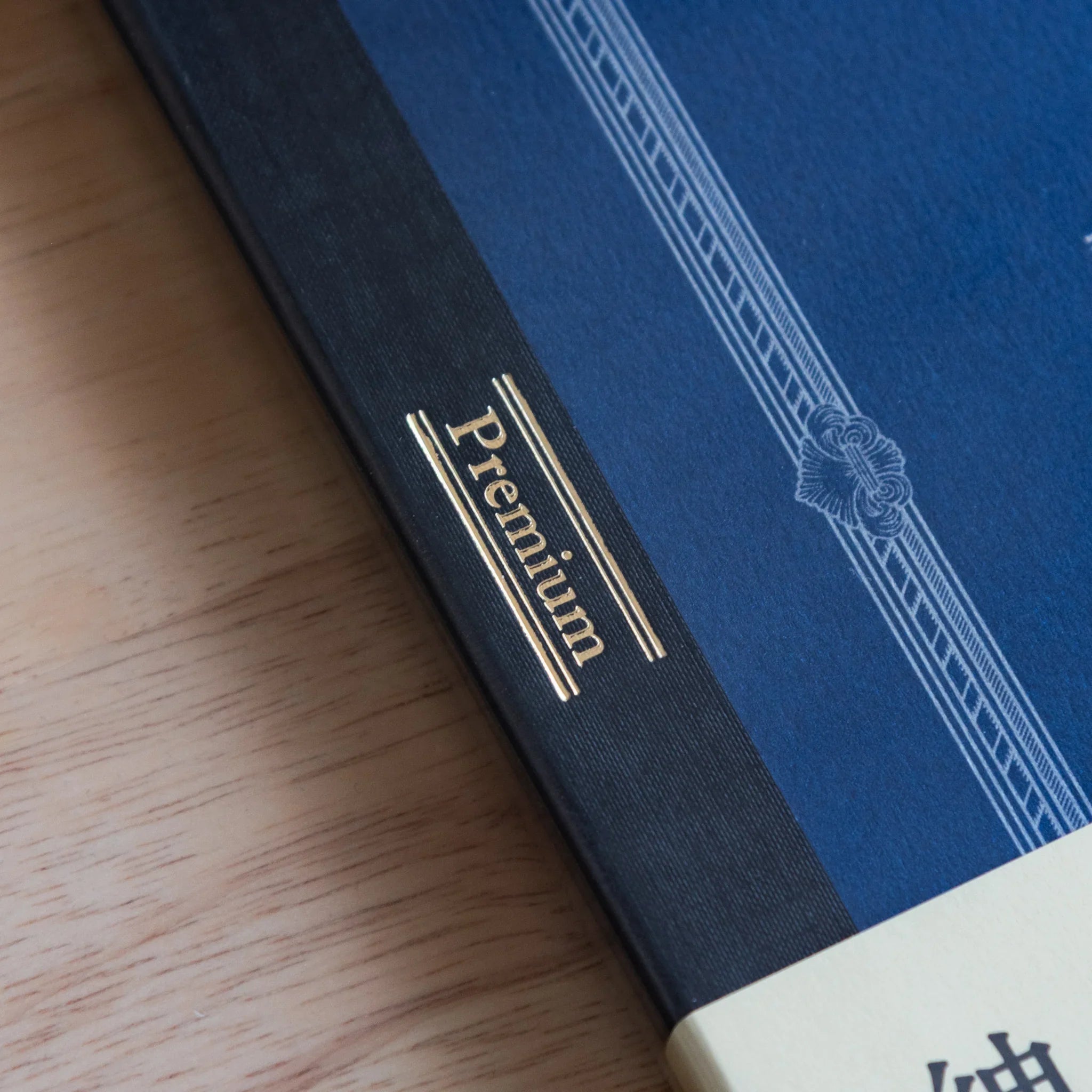 Apica Premium CD Notebook Silky navy blue hard cover interior page smooth silk paper texture fountain pen writing