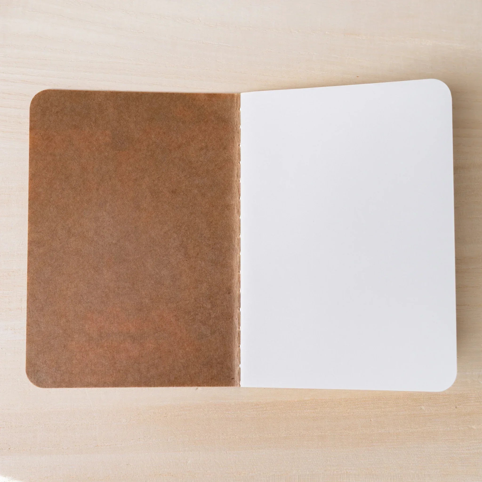 RO-BIKI NOTE open to ivory dot grid spread, both pages with 5mm dot pattern, rounded corners and center spine