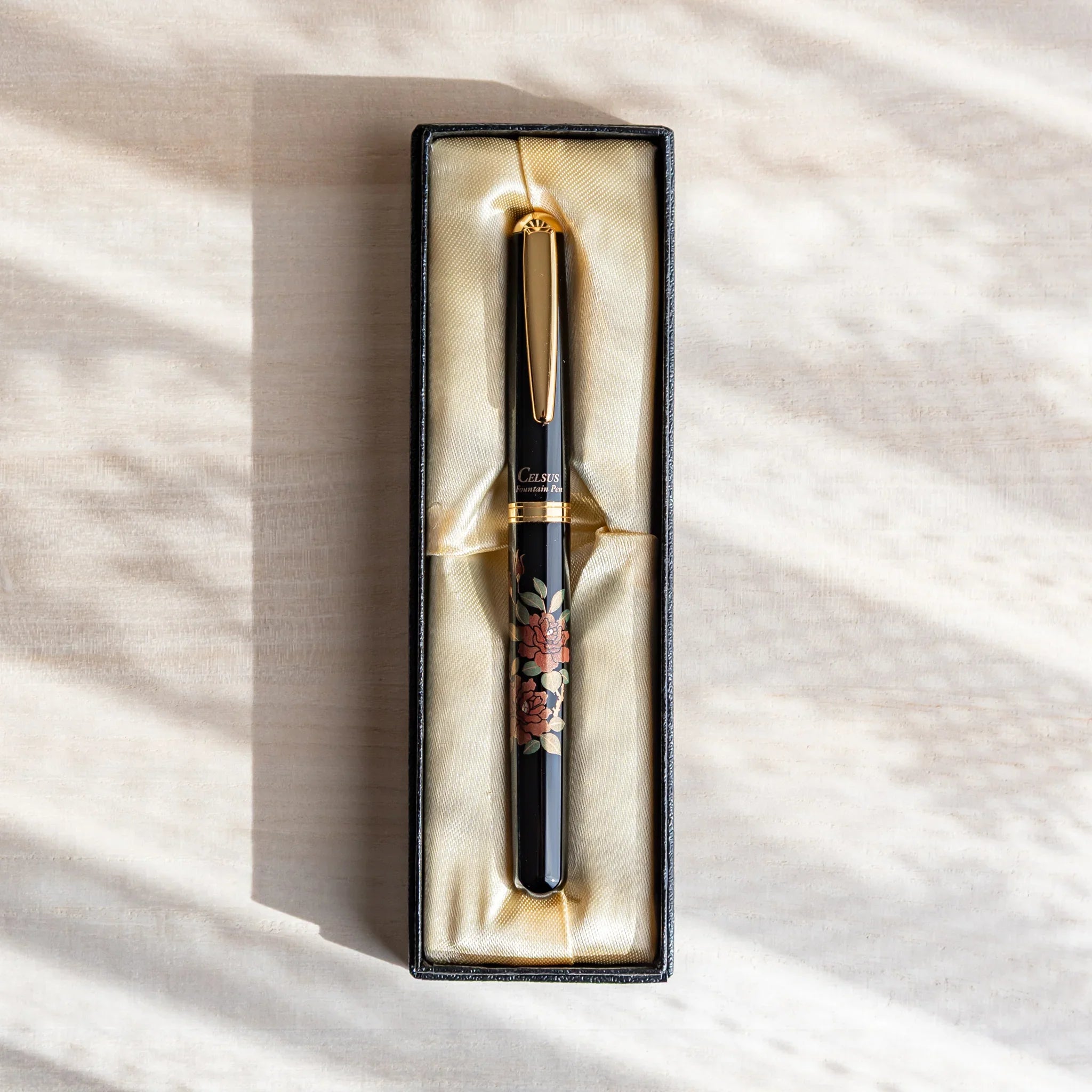 Rose Yamanaka fountain pen with lacquer design shown in composition shown view composition product composition view