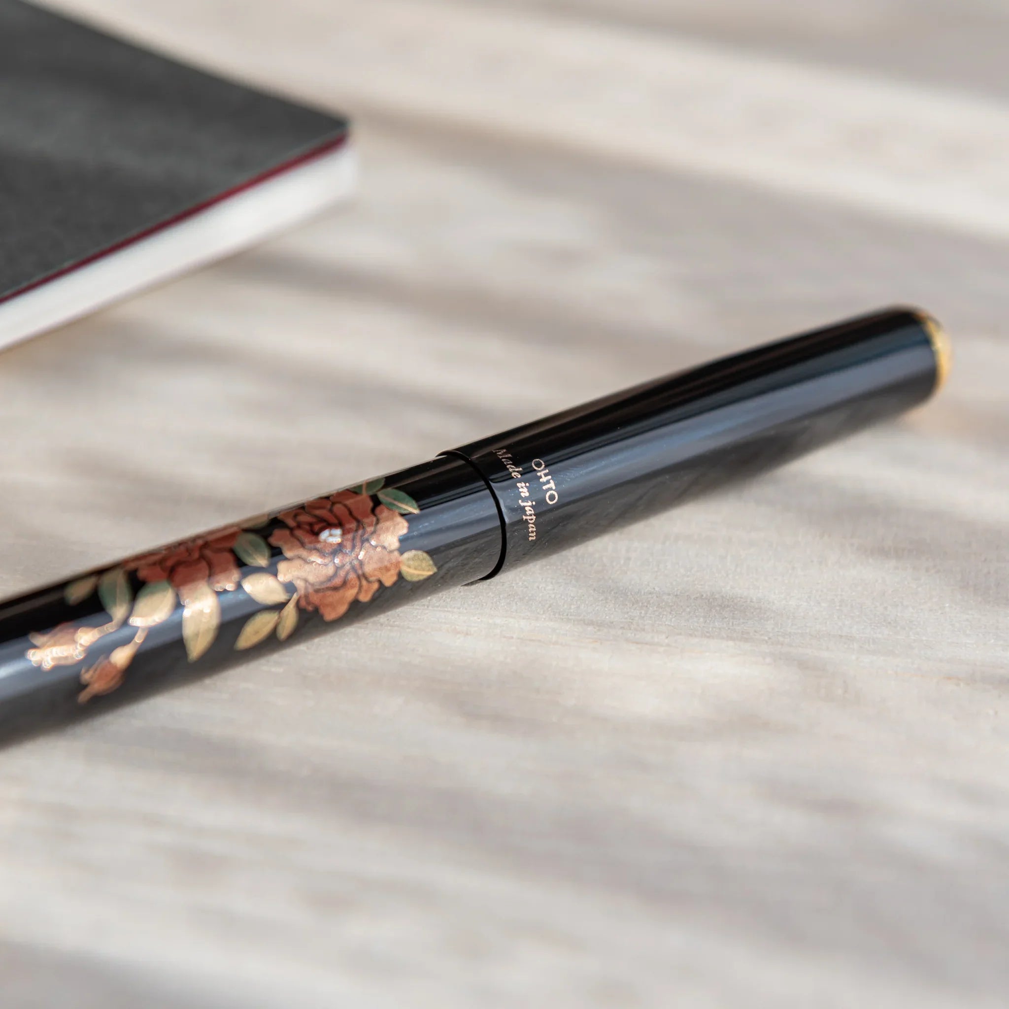 Rose Yamanaka fountain pen with lacquer design shown in composition shown in detail product composition view