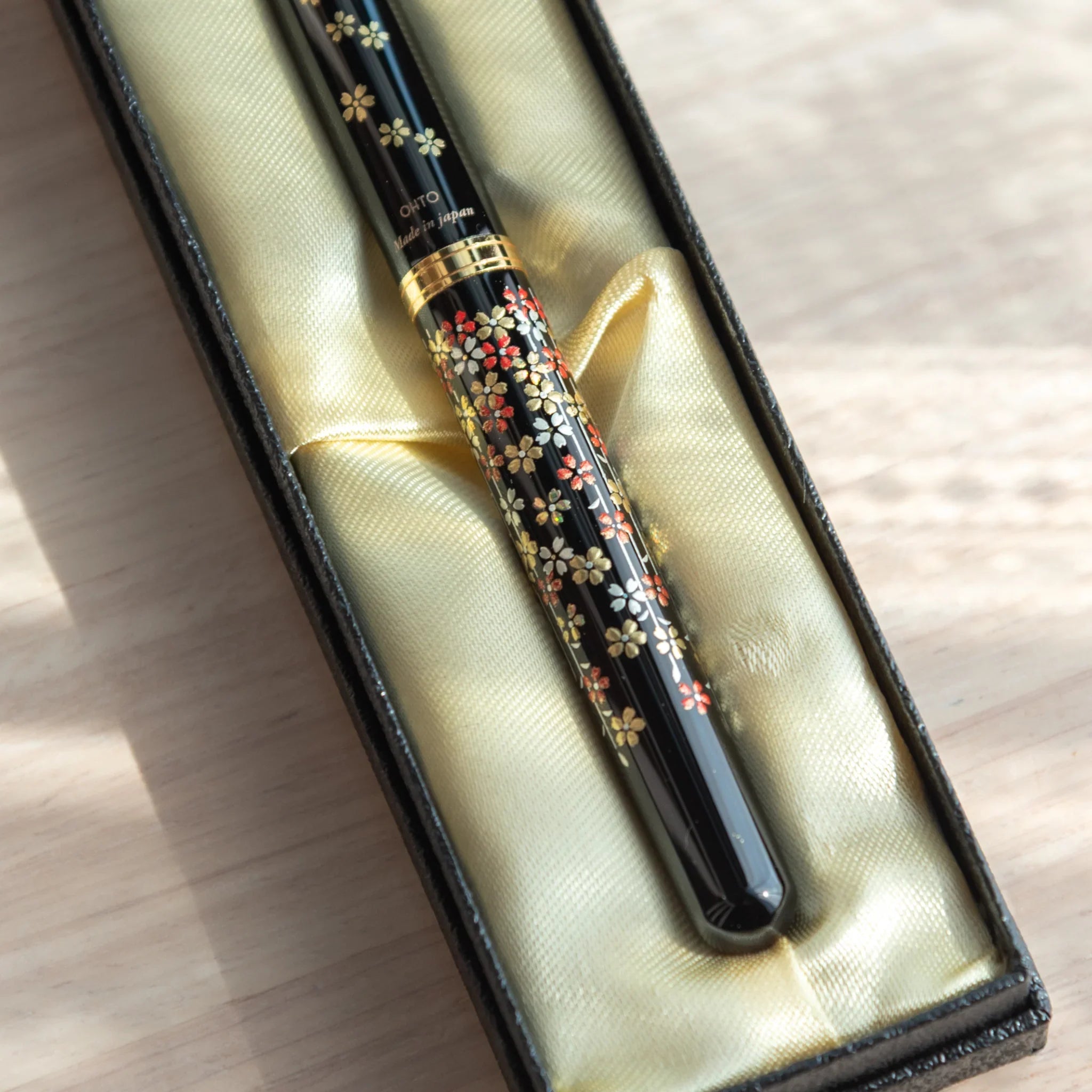 Sakura Yamanaka Fountain Pen, image_10_position_9: full layout of complete product set with visual clarity