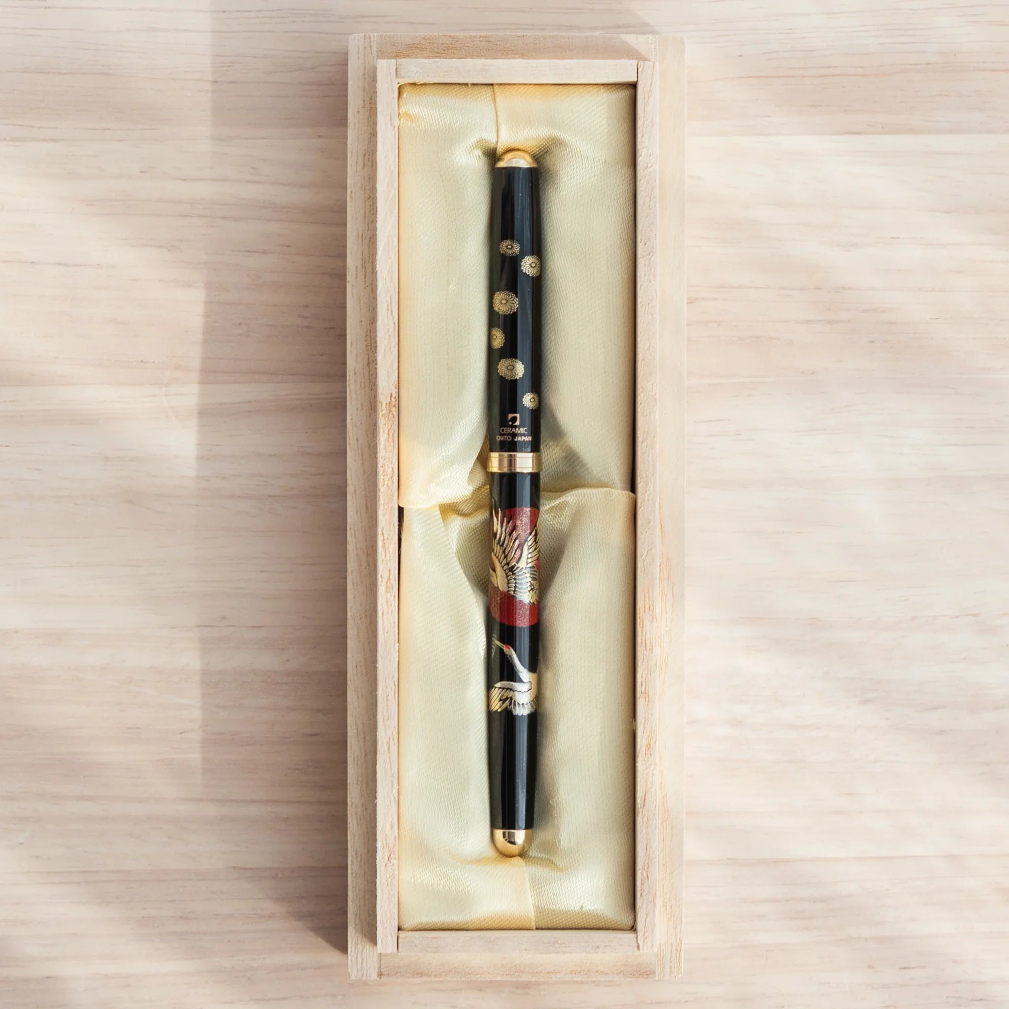 Packaging box for Japanese Ballpoint Pen with Lacquer art, labeled “Traditional Beauty” and “Made in Japan.”
