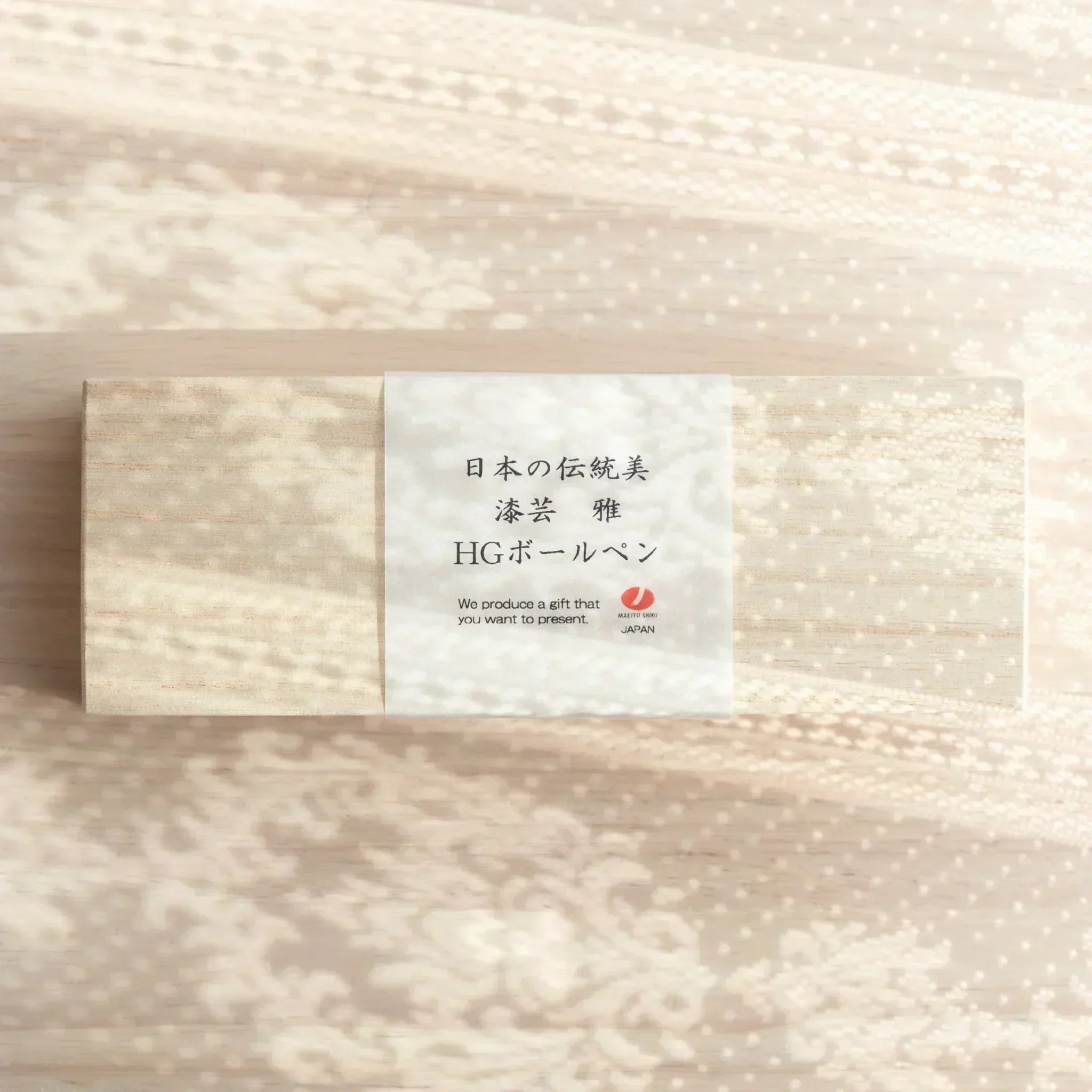 Packaging box for Japanese Ballpoint Pen with Lacquer art, labeled “Traditional Beauty” and “Made in Japan.”