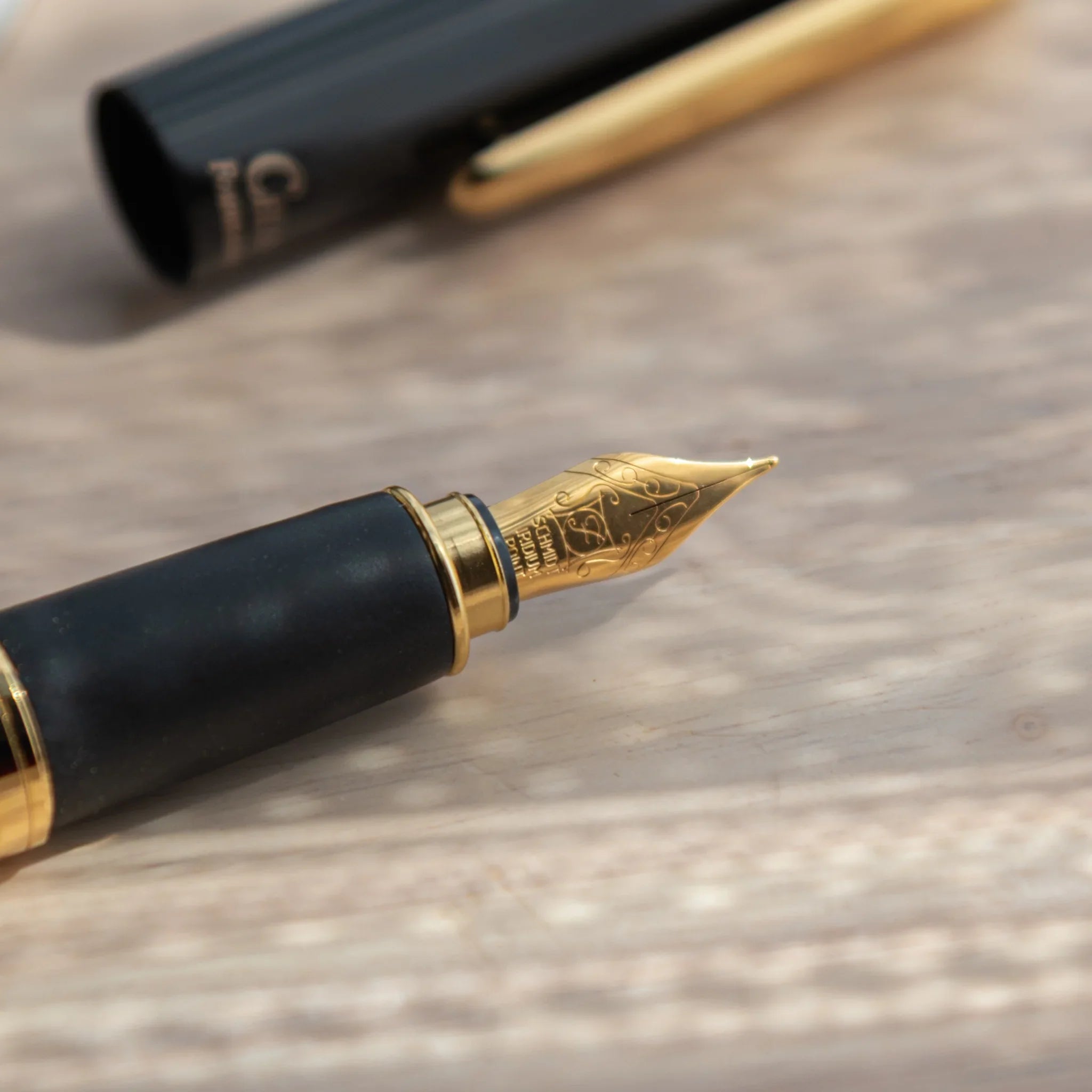 Hand-painted Yamanaka lacquer fountain pen depicts Kyoto cultural artistic elements for writing, Japan lacquer pen