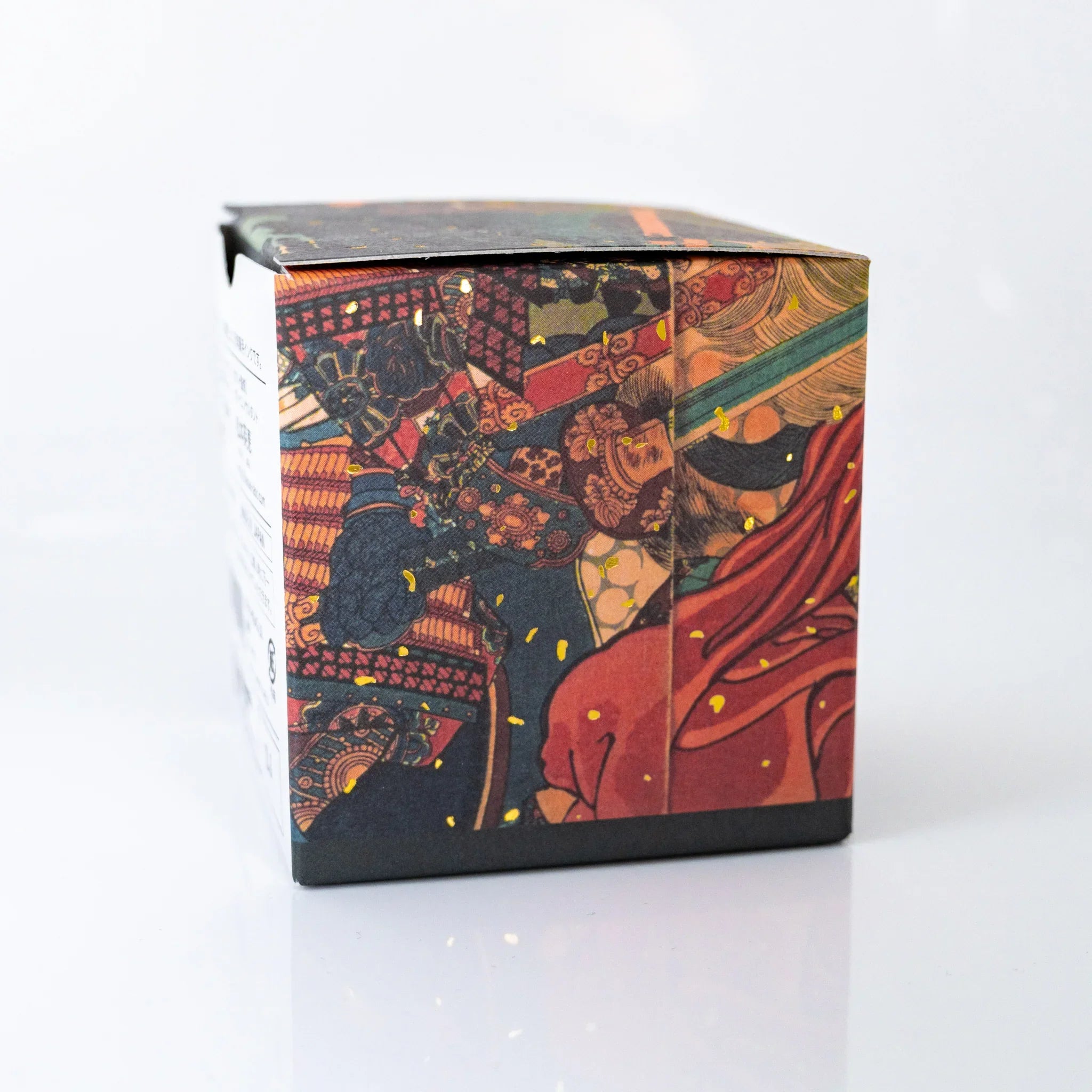 Side panel of TACCIA Kuniyoshi Kuromidori box featuring a scene from Kuniyoshi's Battle of Kawanakajima print.