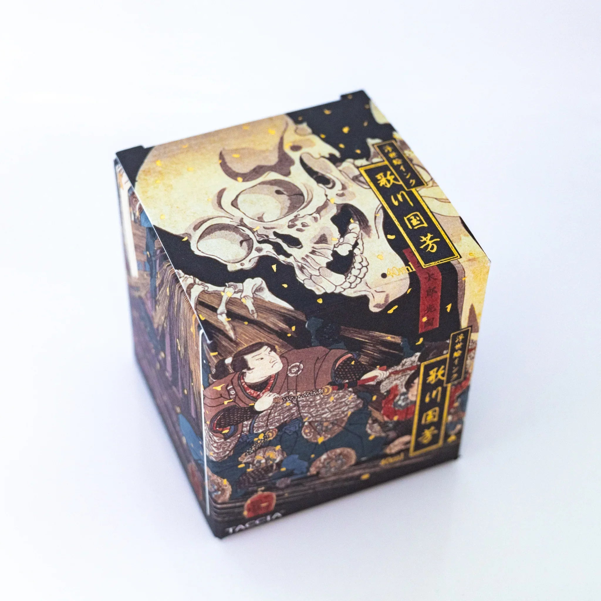 Angled view of TACCIA Kuniyoshi Kuromurasaki ukiyo-e printed box featuring Soma no Furudairi by Utagawa Kuniyoshi.