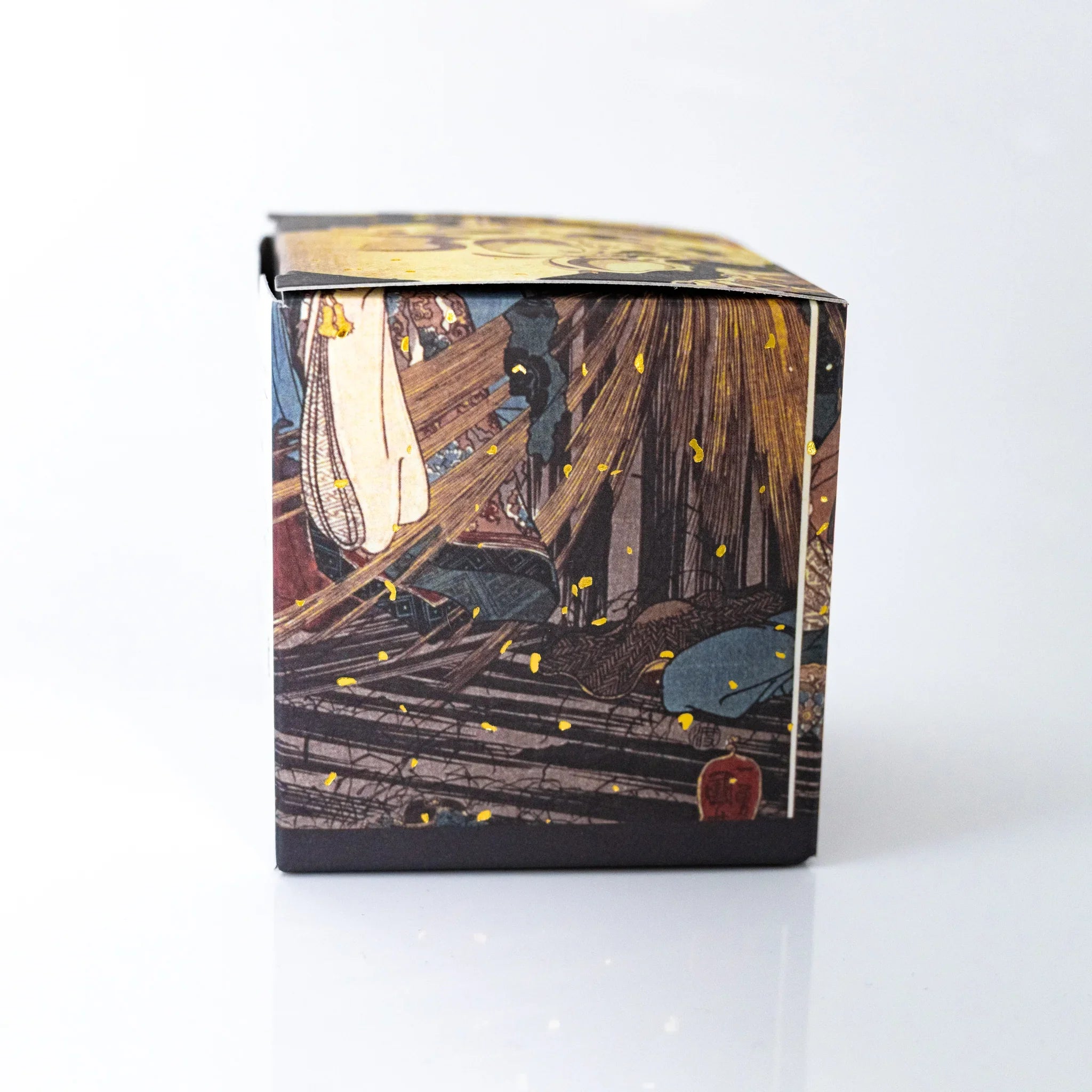Side panel of TACCIA Kuniyoshi Kuromurasaki box featuring a scene from Kuniyoshi's Soma no Furudairi print.