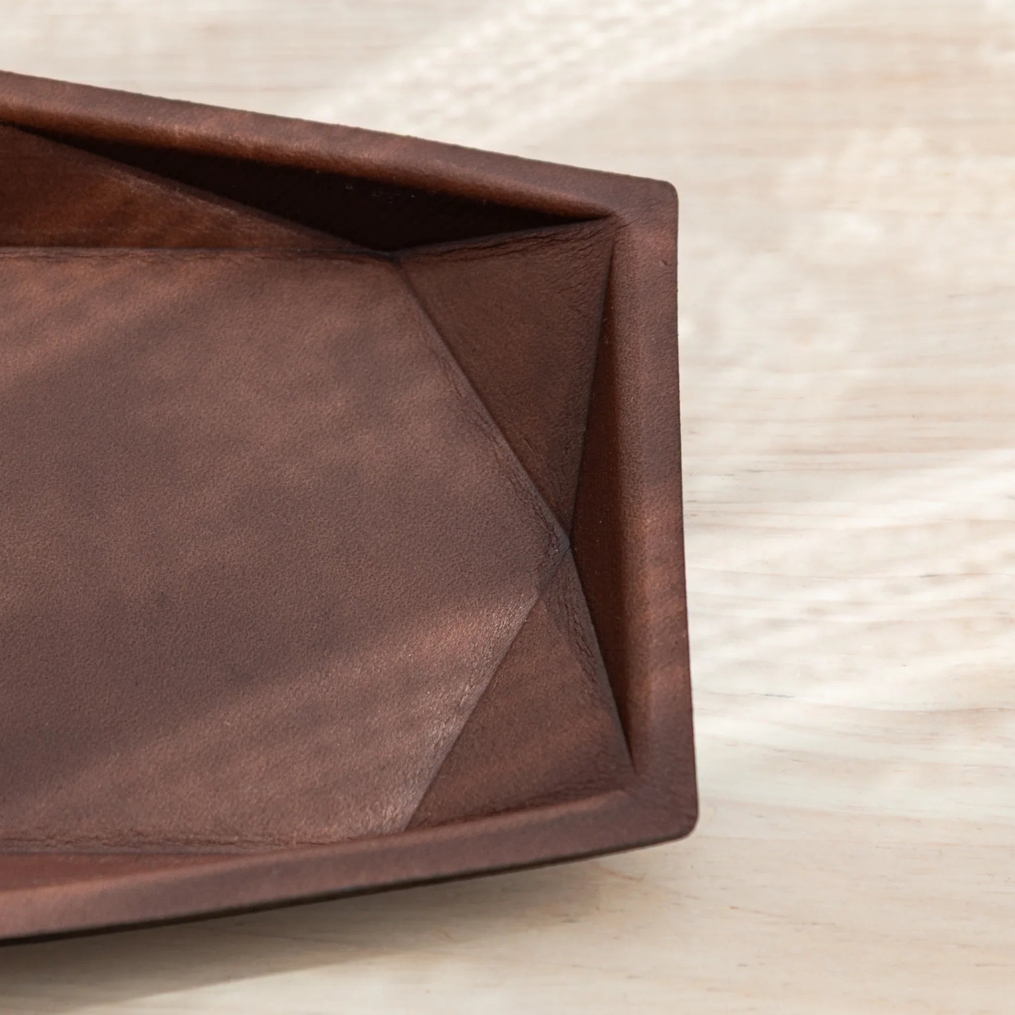 Close-up of the corner details of the dark blown colored Japanese Pen Tray made of genuine leather.