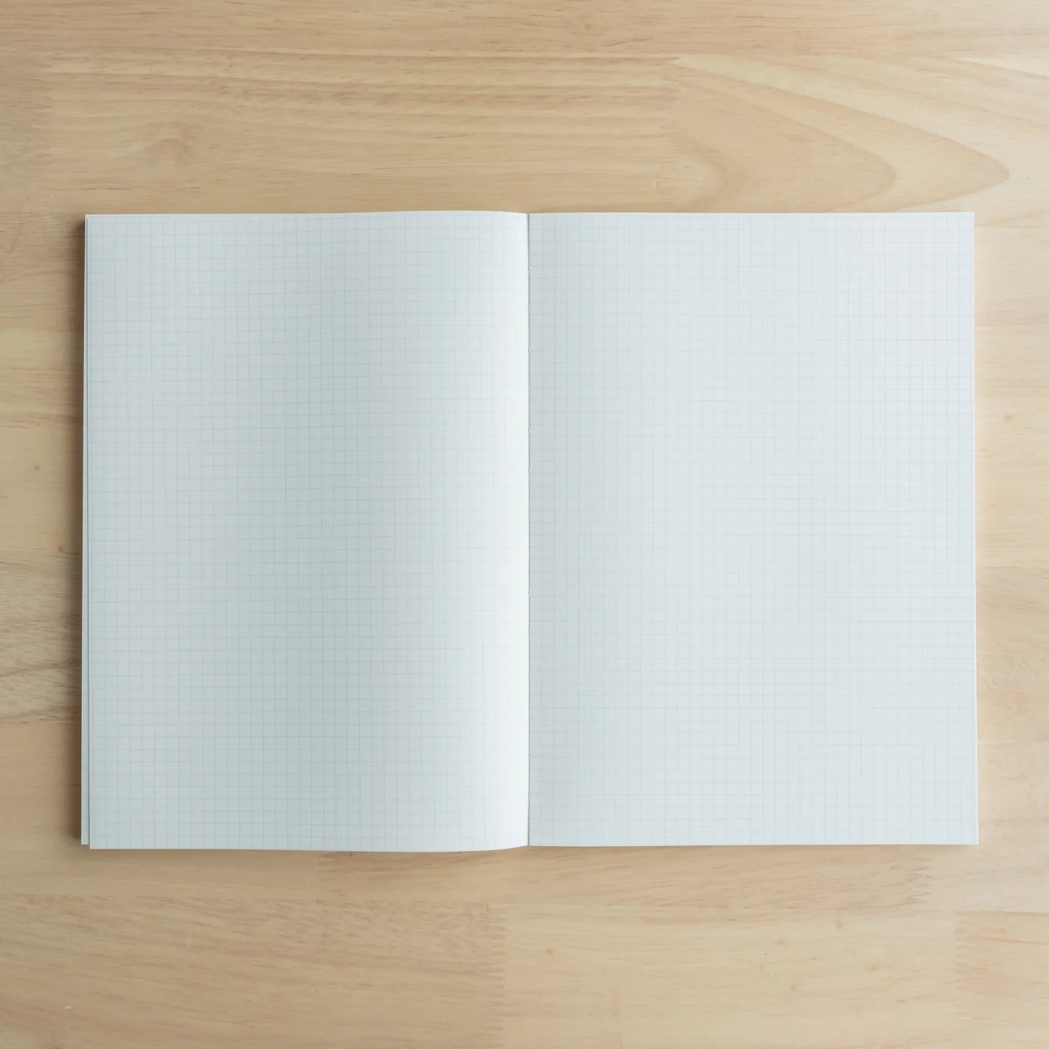 YU-SARI Fountain Pen Notebook, tilted angle revealing structure providing full visual representation and product details