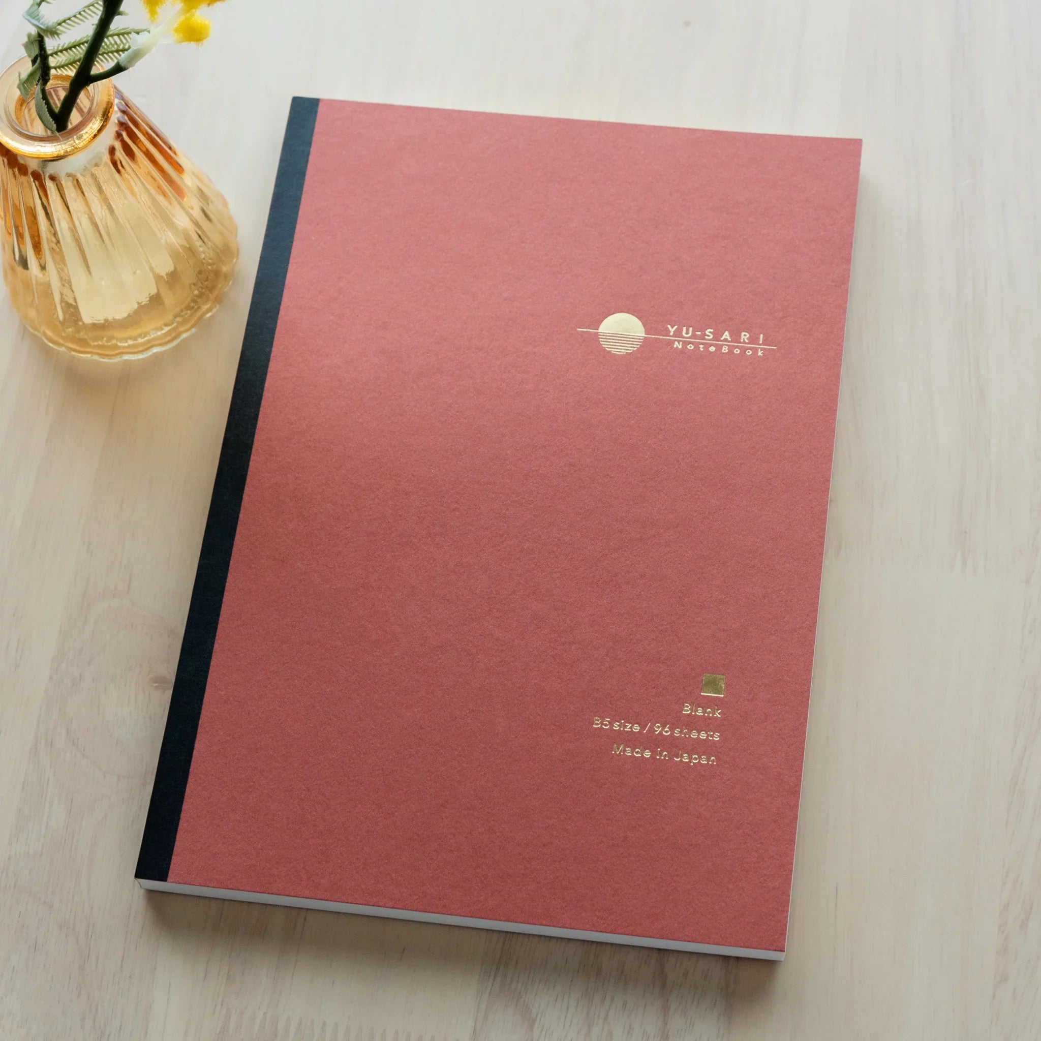 YU-SARI Fountain Pen Notebook, product with packaging or case providing full visual representation and product details