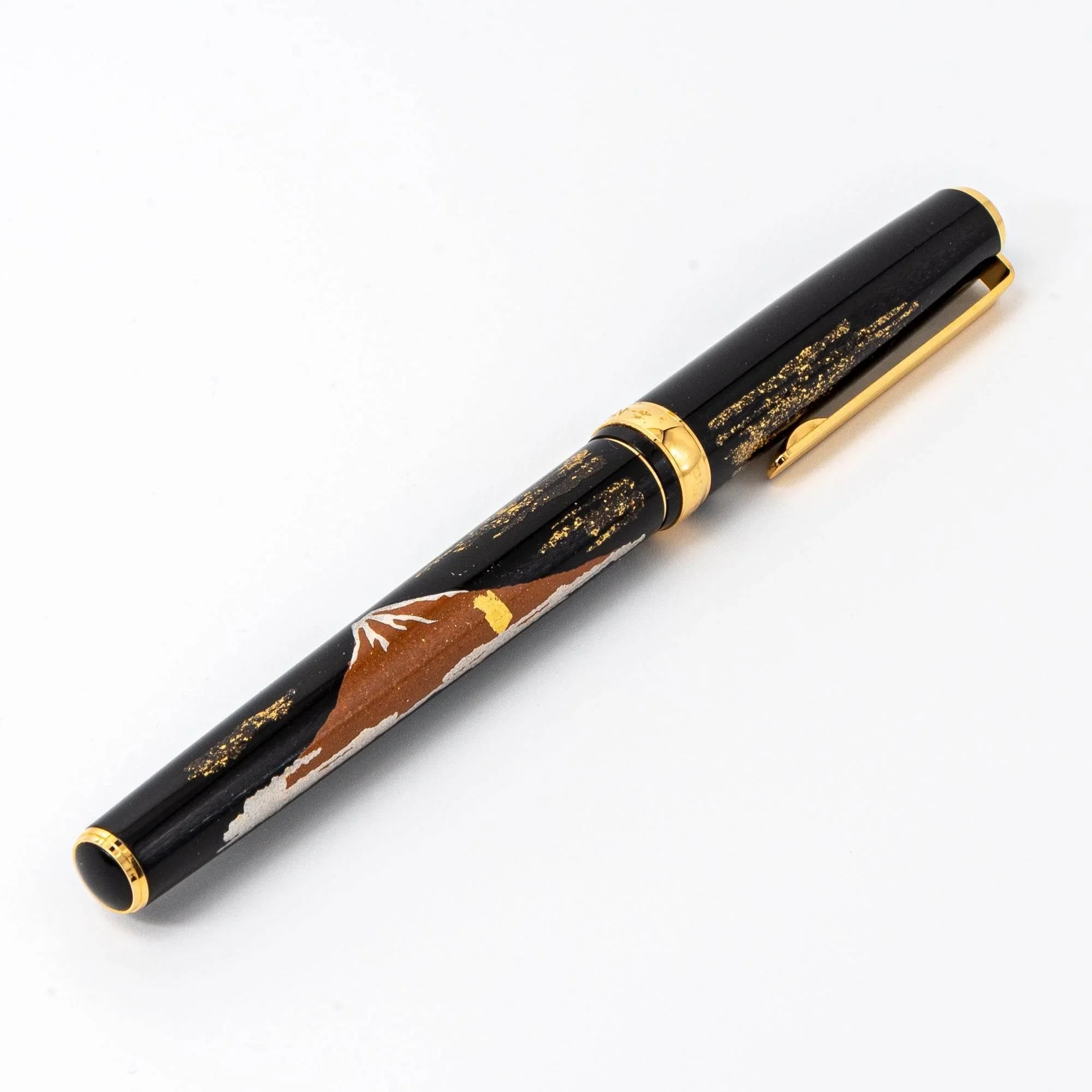Gold leaf Makie Mt Fuji fountain pen with prominent Japanese mountain motif on barrel, lacquer detail