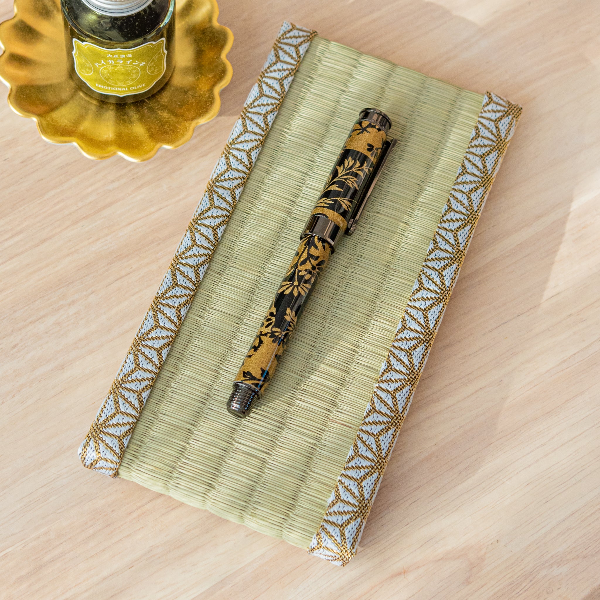 Hemp Leaves Tatami Pen Tray