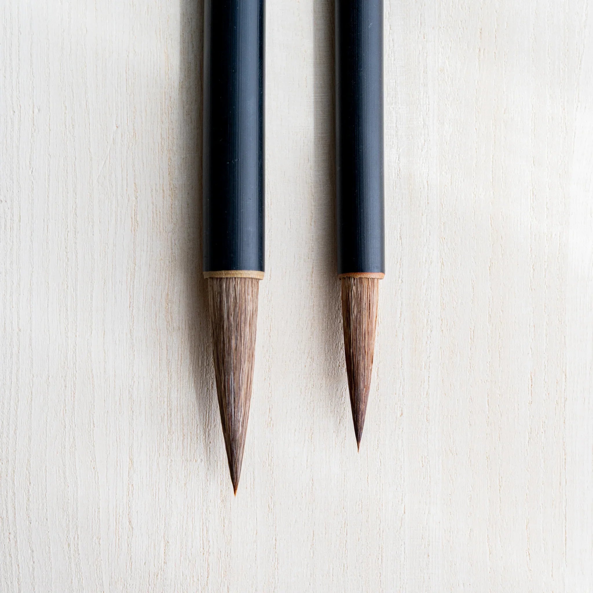Akashiya Tsuketate brush ready for use, uncapped bristle tip and Akashiya made-in-Japan label