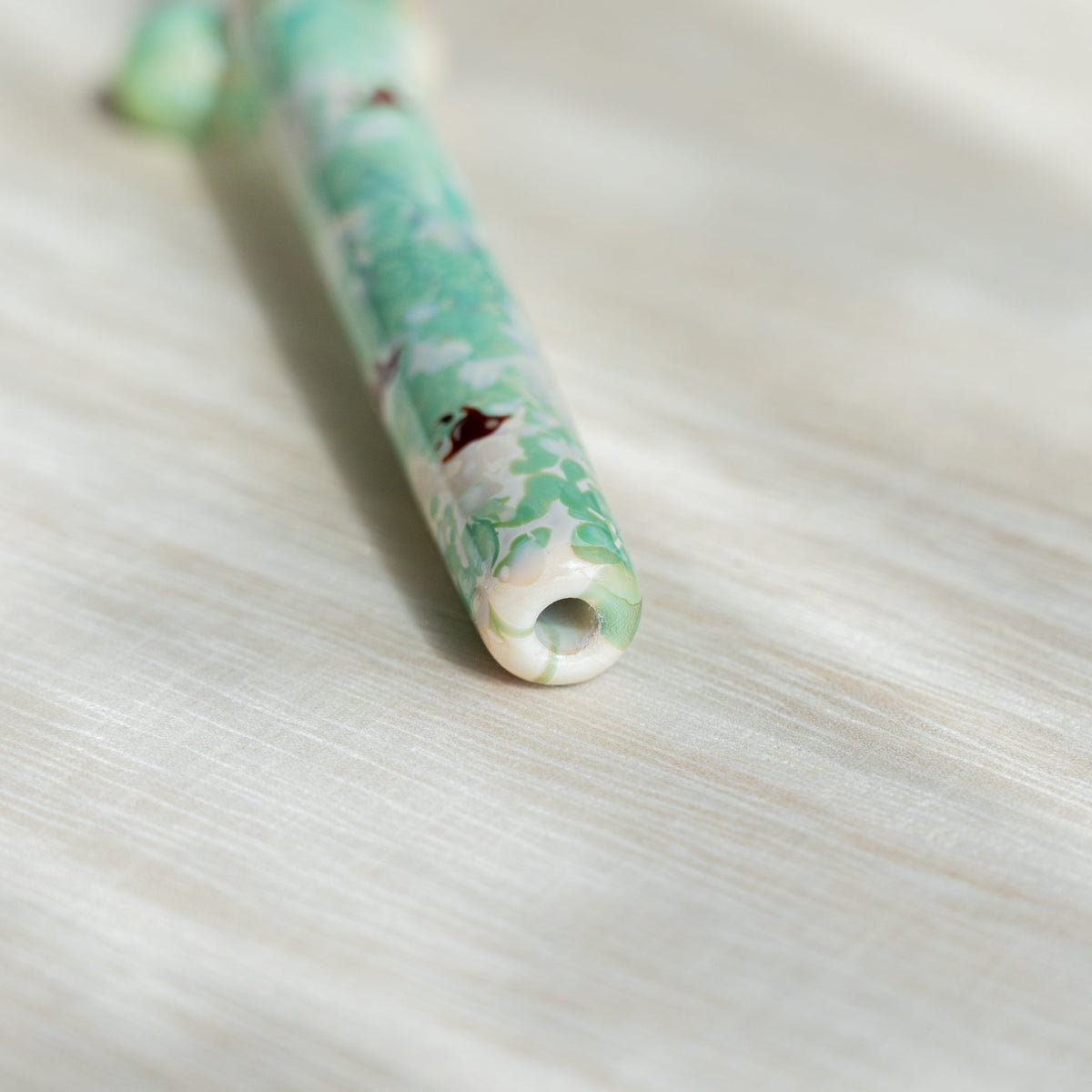 Close-up of the open end of the Chidori Mint Marble barrel showing the hollow mint marbled glass tube