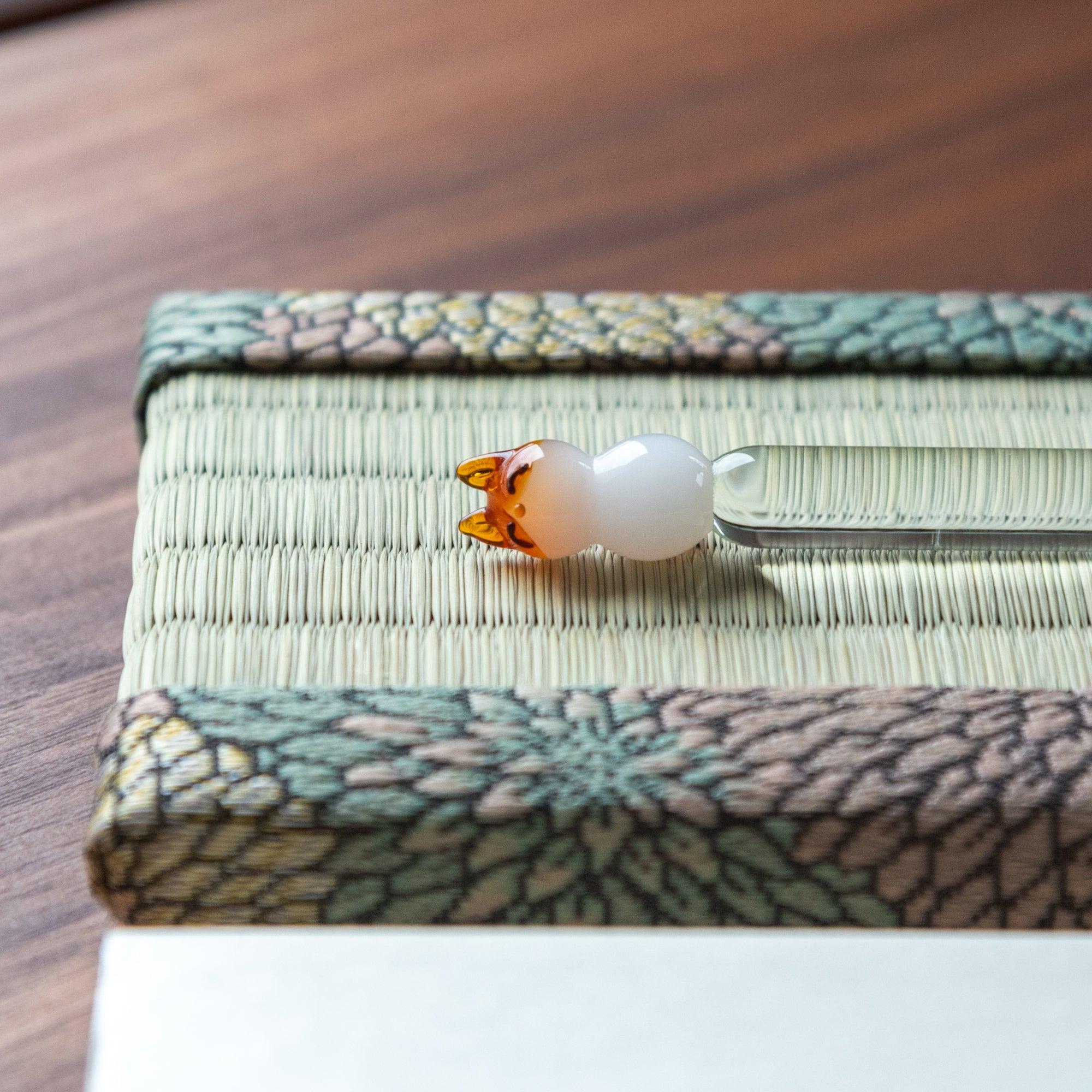 Elegant Chrysanthemum Tatami Pen Tray - Komorebi Stationery