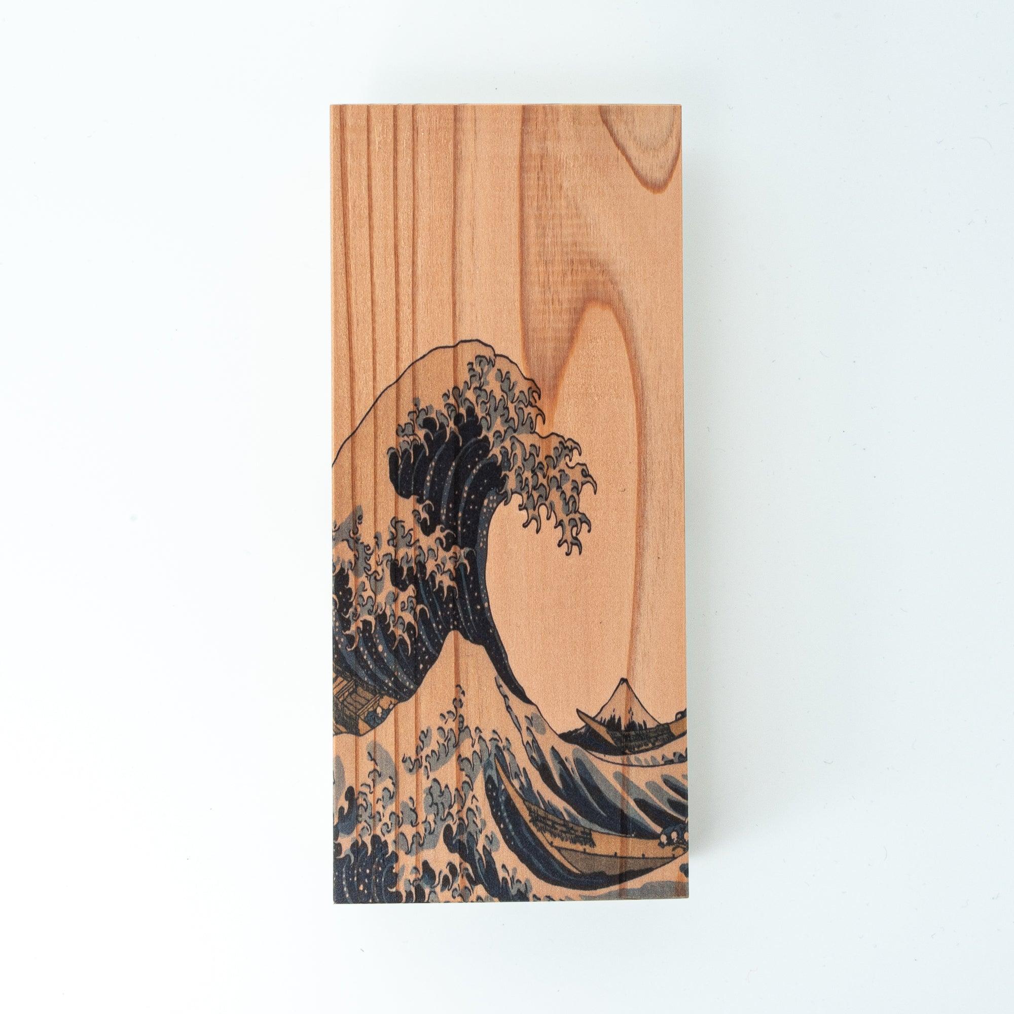 Vertical wooden plaque featuring an engraved Hokusai’s Great Wave, highlighting intricate details. (86 characters)