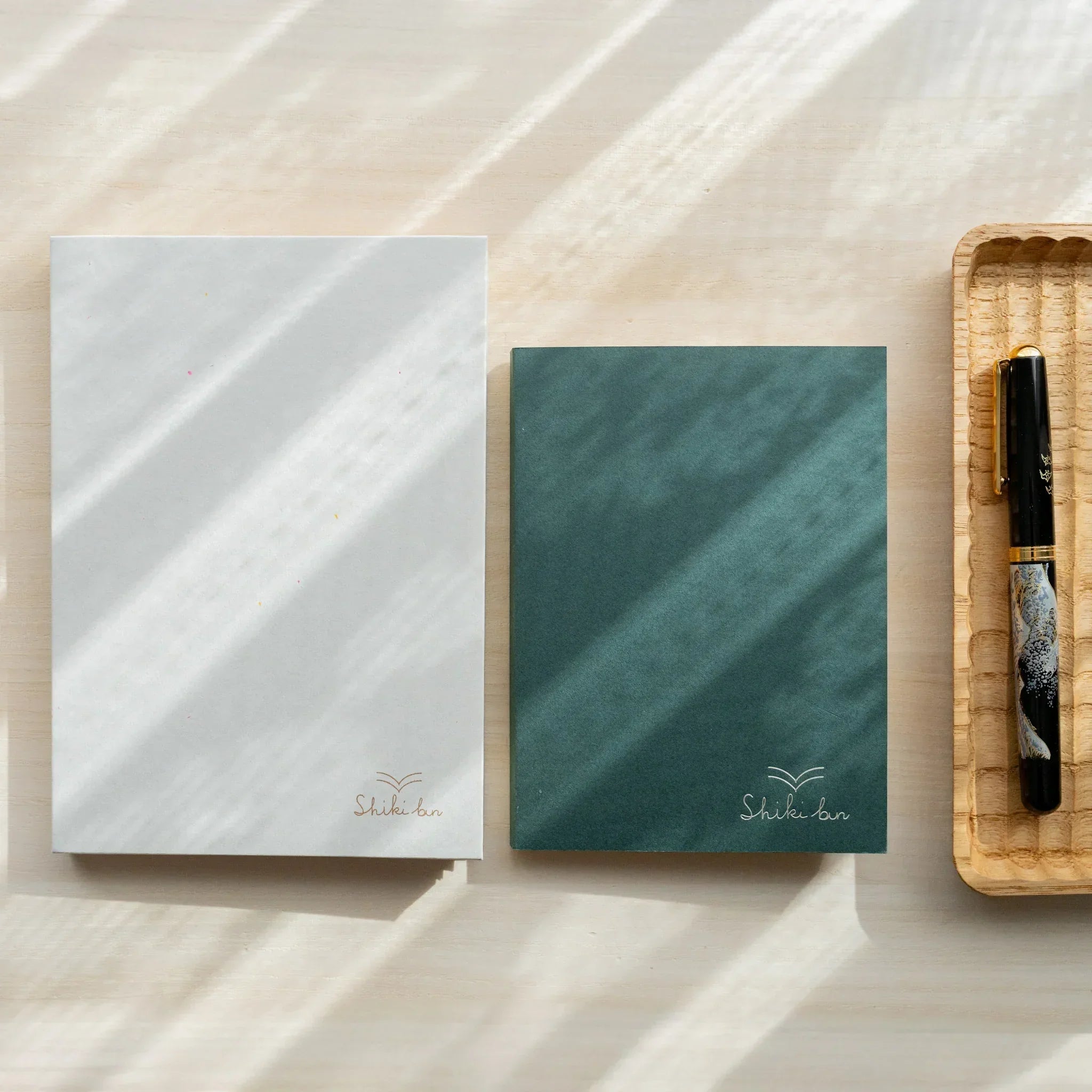 Wooden page red pine B6 journal, detail of wood grain pattern and binding integration craftsmanship showing natural wood