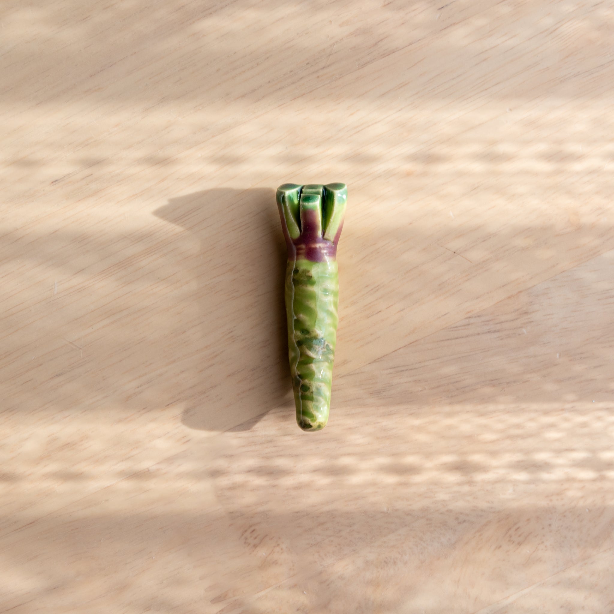 A wasabi-shaped Japanese pen rest. Authentic and traditional Japanese stationery.